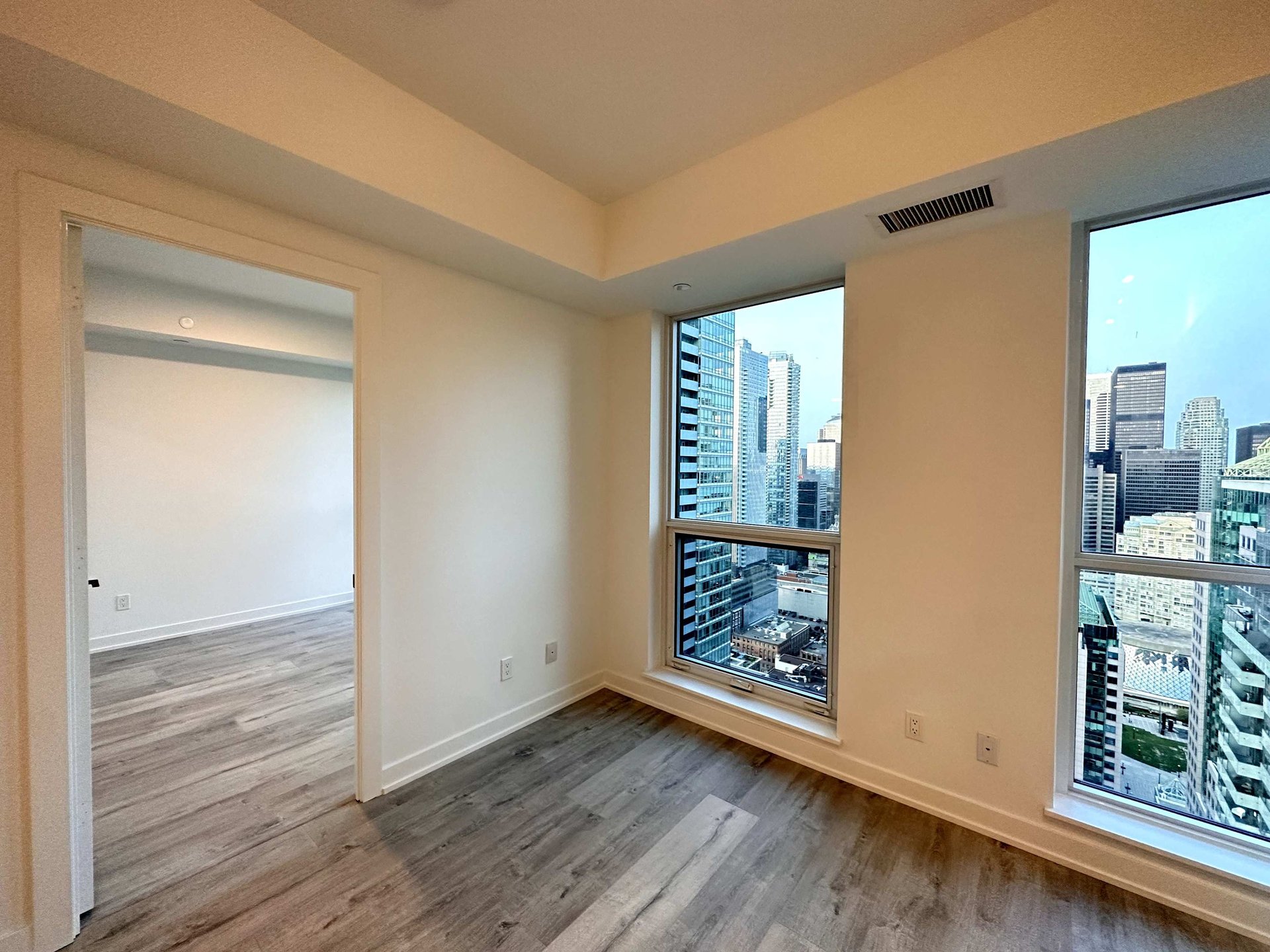327 King St W, Unit 3601