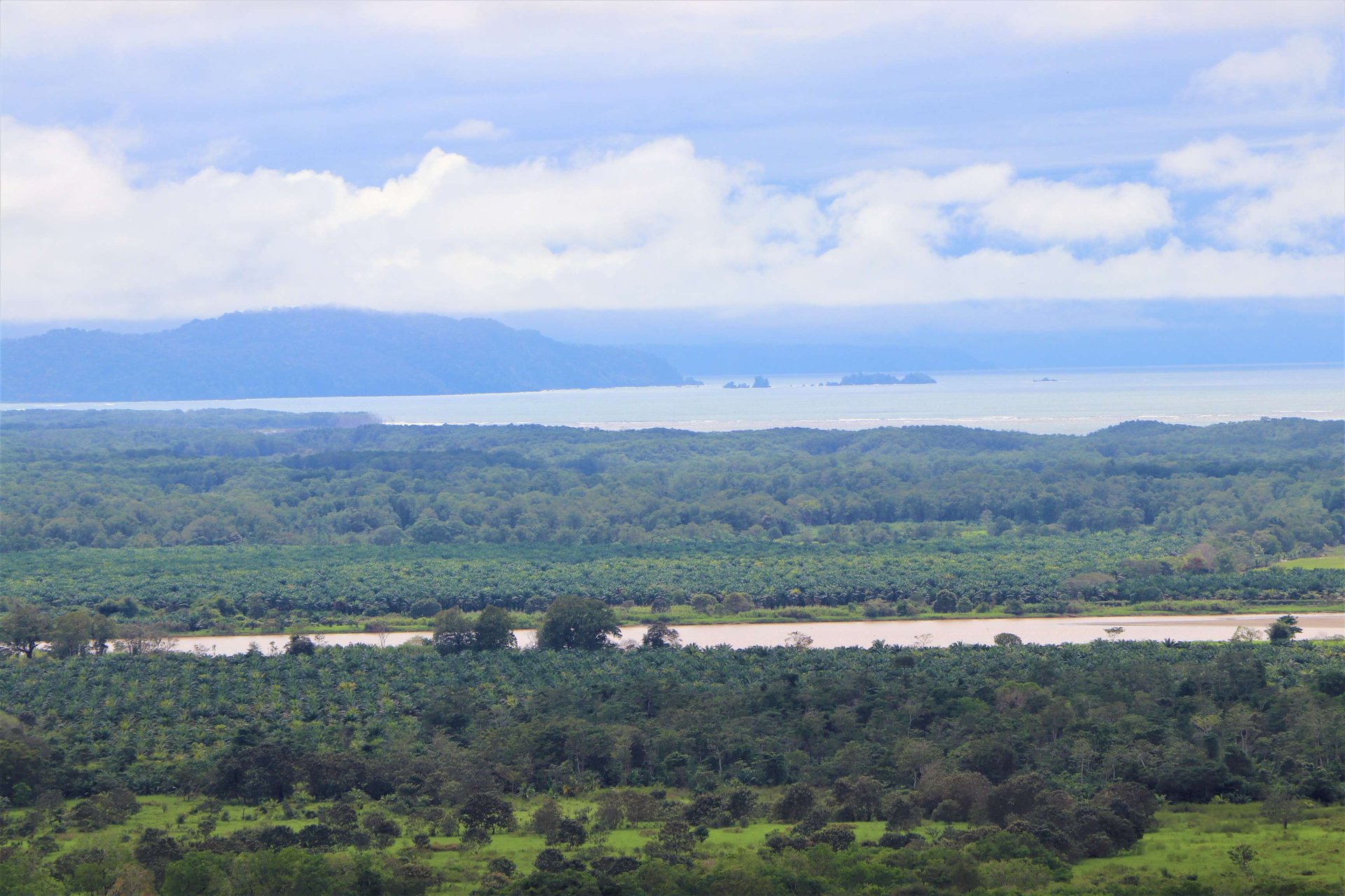 9 acres property with 360 panoramic views and 80m highway frontage