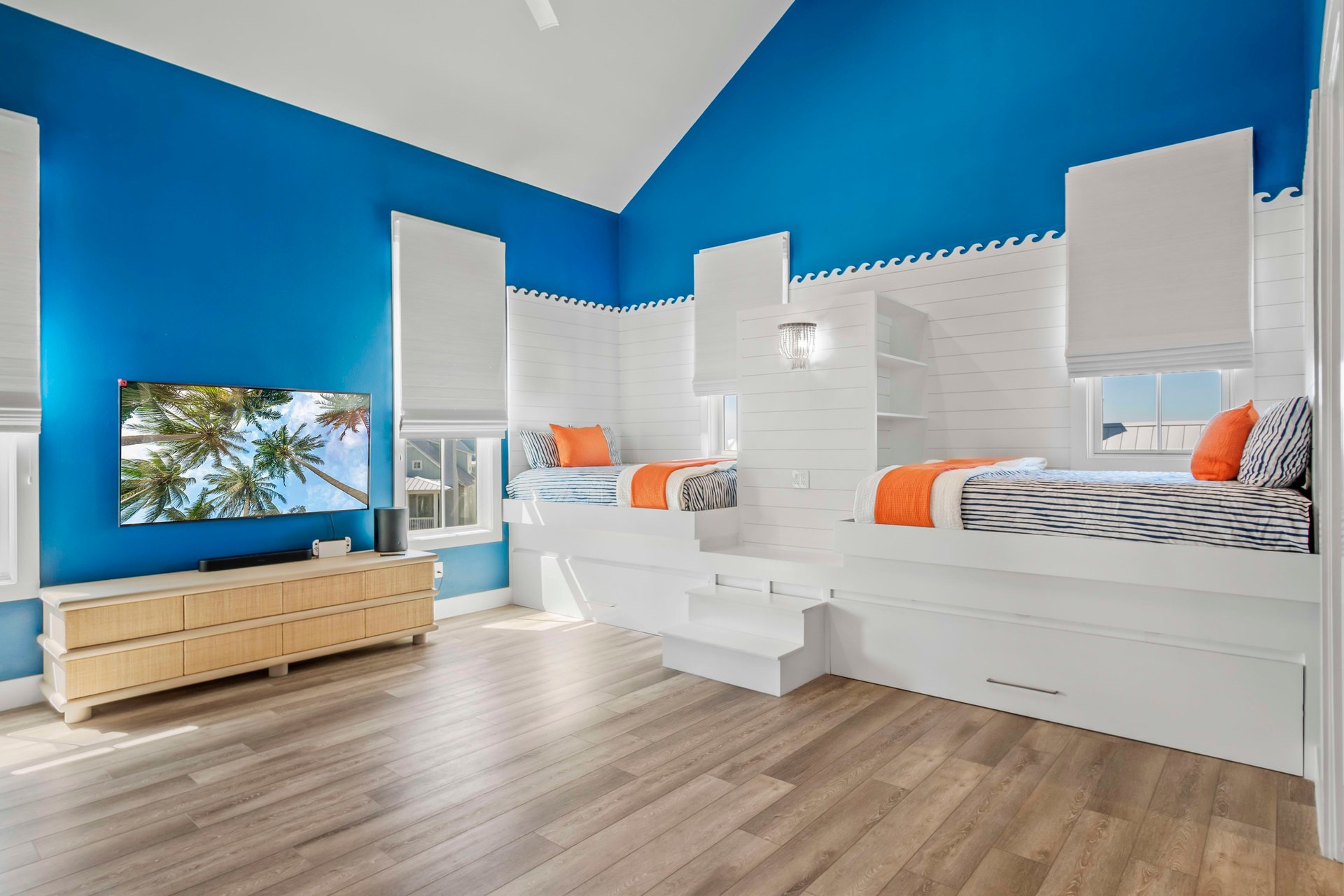 Coastline Drive, 4 Beds 4 Baths
