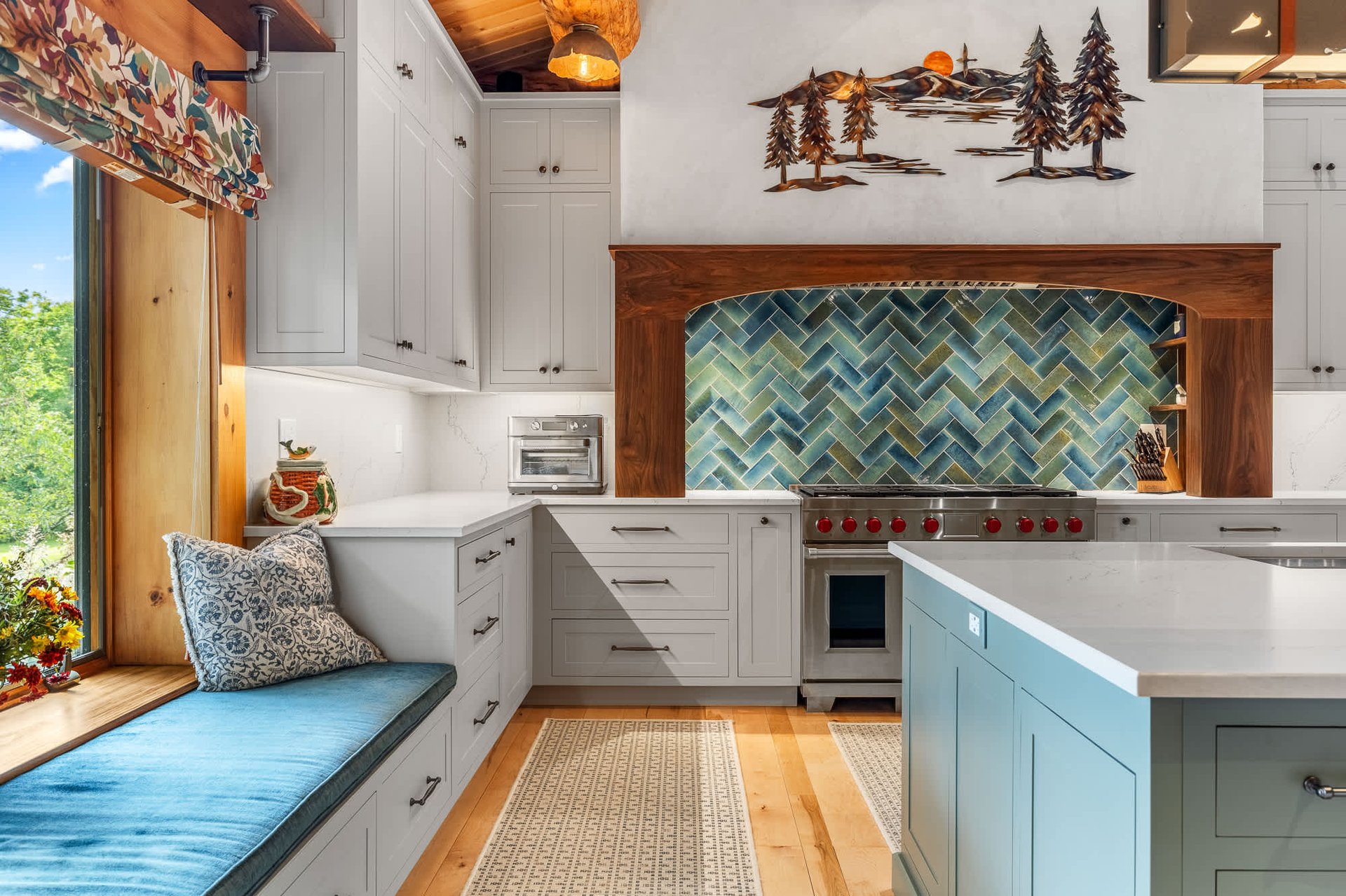 Exclusive Mountain Log Home - Monthly Rental Avail.