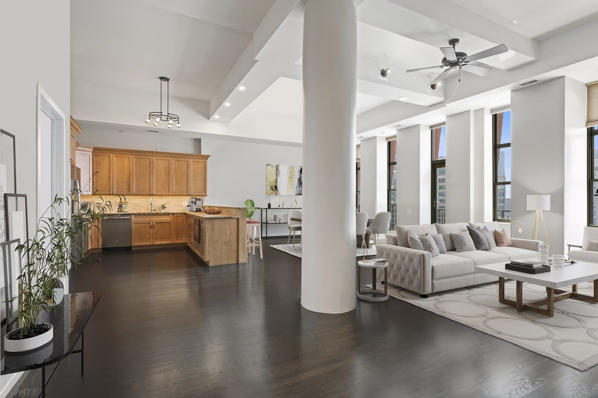 165 N Canal Street Unit: 1527-1528