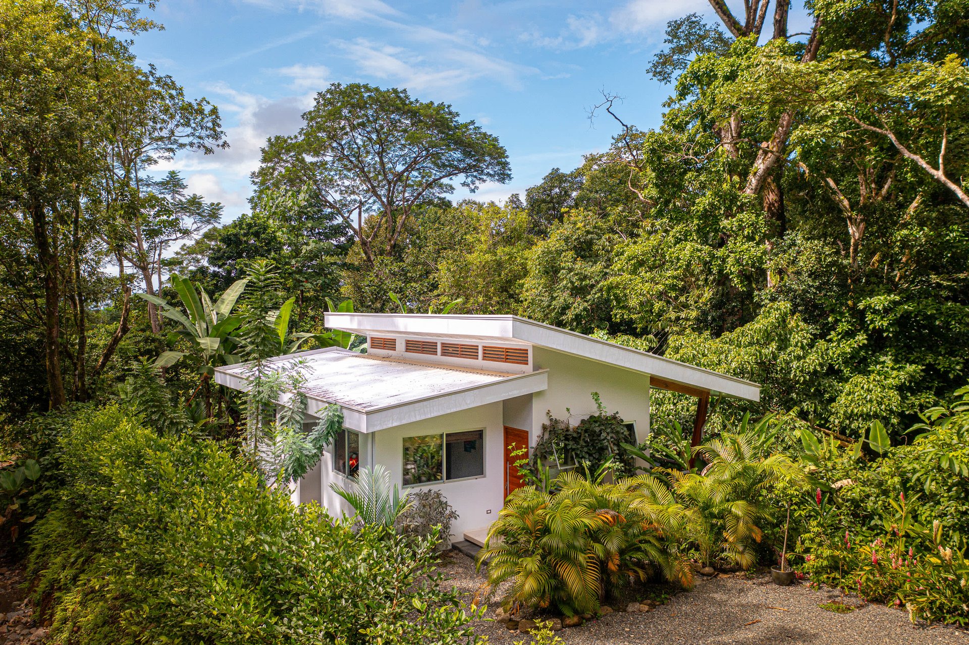 Modern 2 BR Home with Beautiful WATERFALL and River