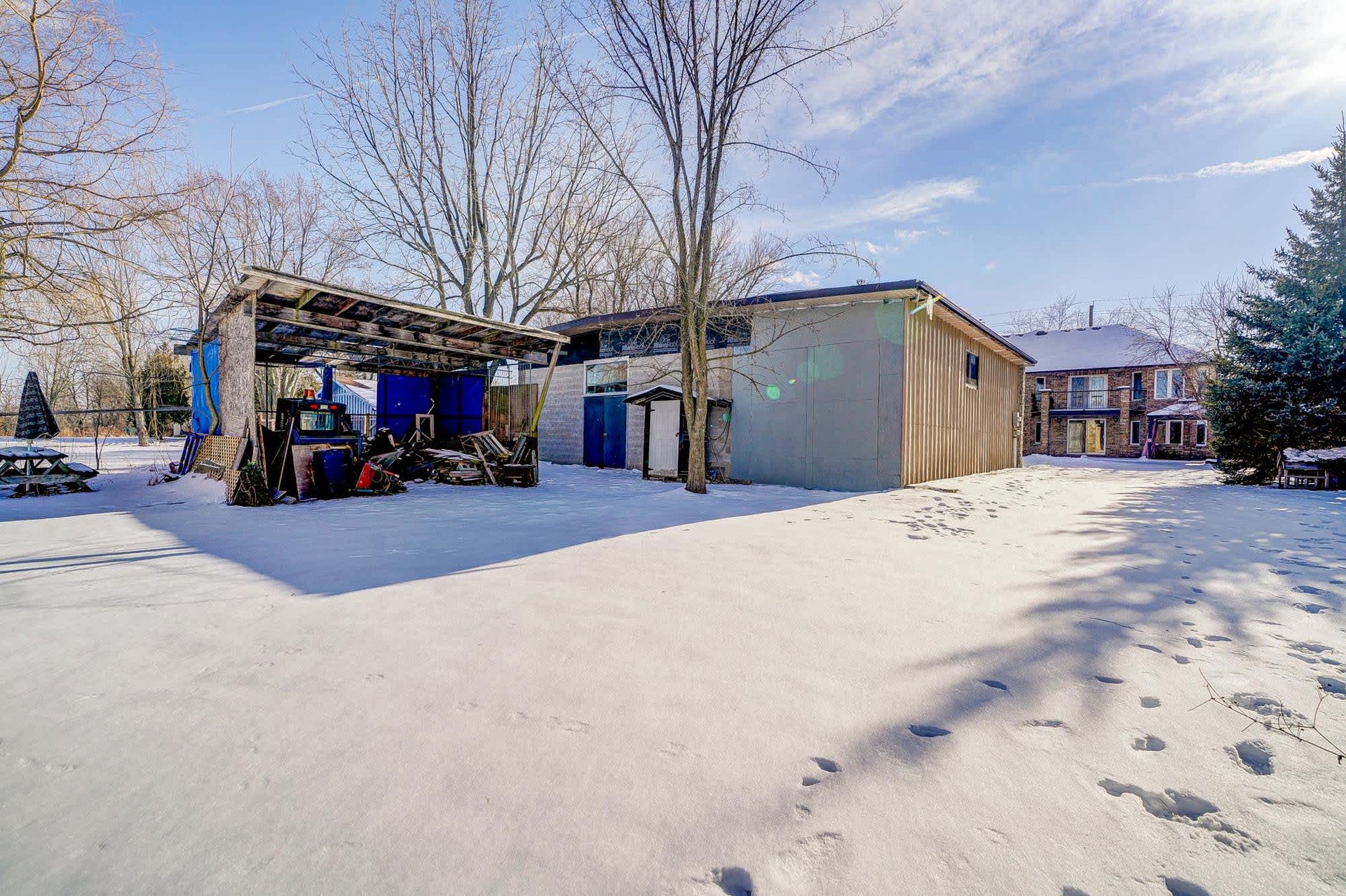 7364 Dickenson Rd E