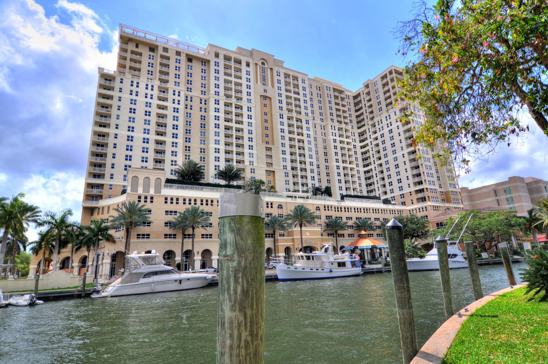NU RIVER LANDING 1701