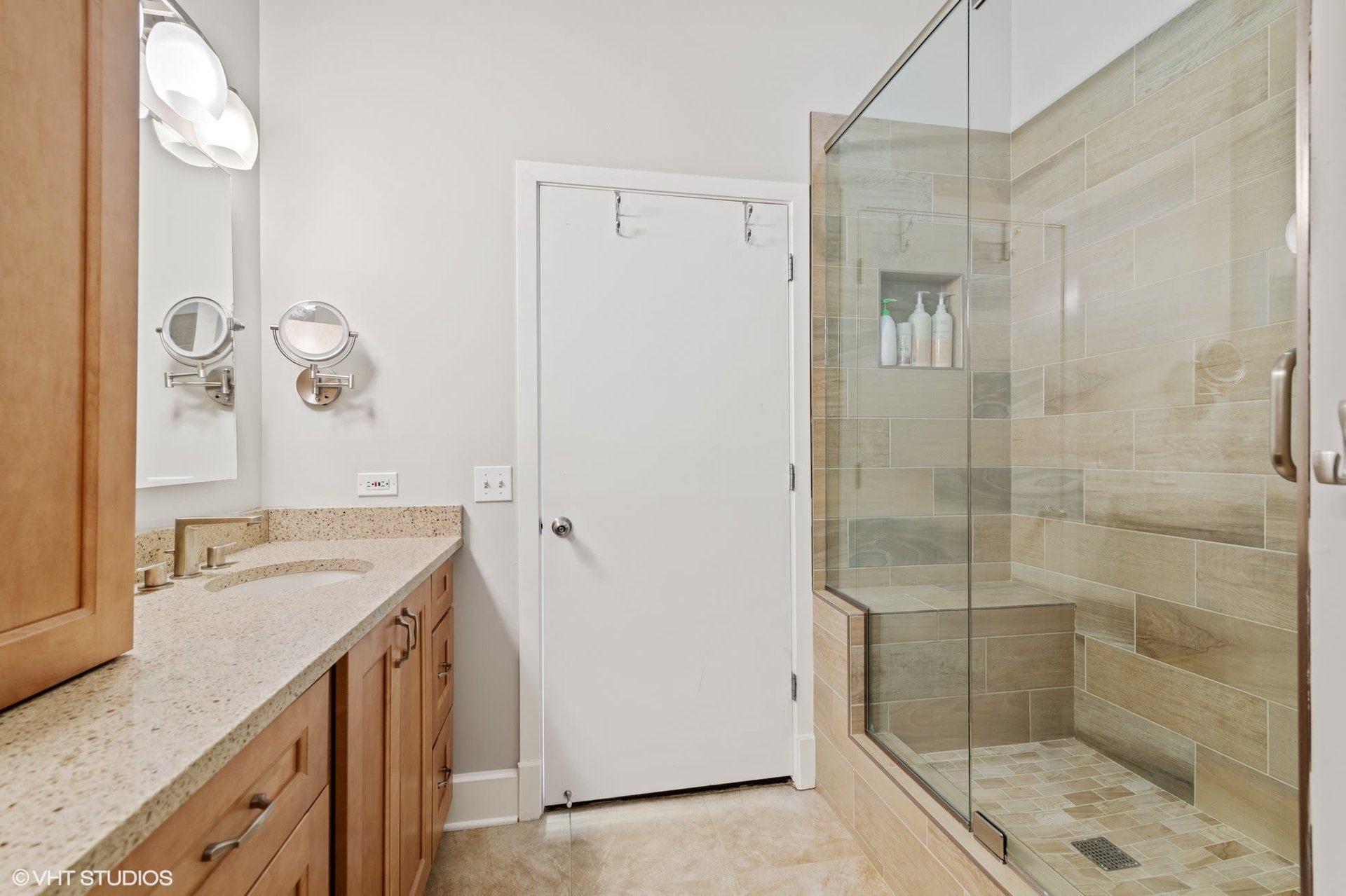 165 N Canal Street Unit: 1527-1528