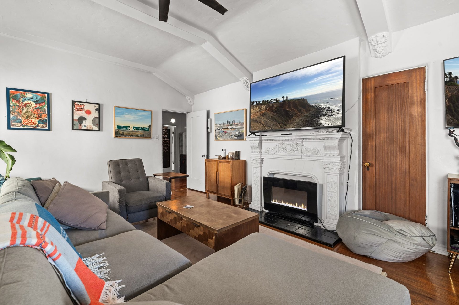 Wonderful Pride-of-Ownership Spanish 2-Story Duplex in Longwood Highlands