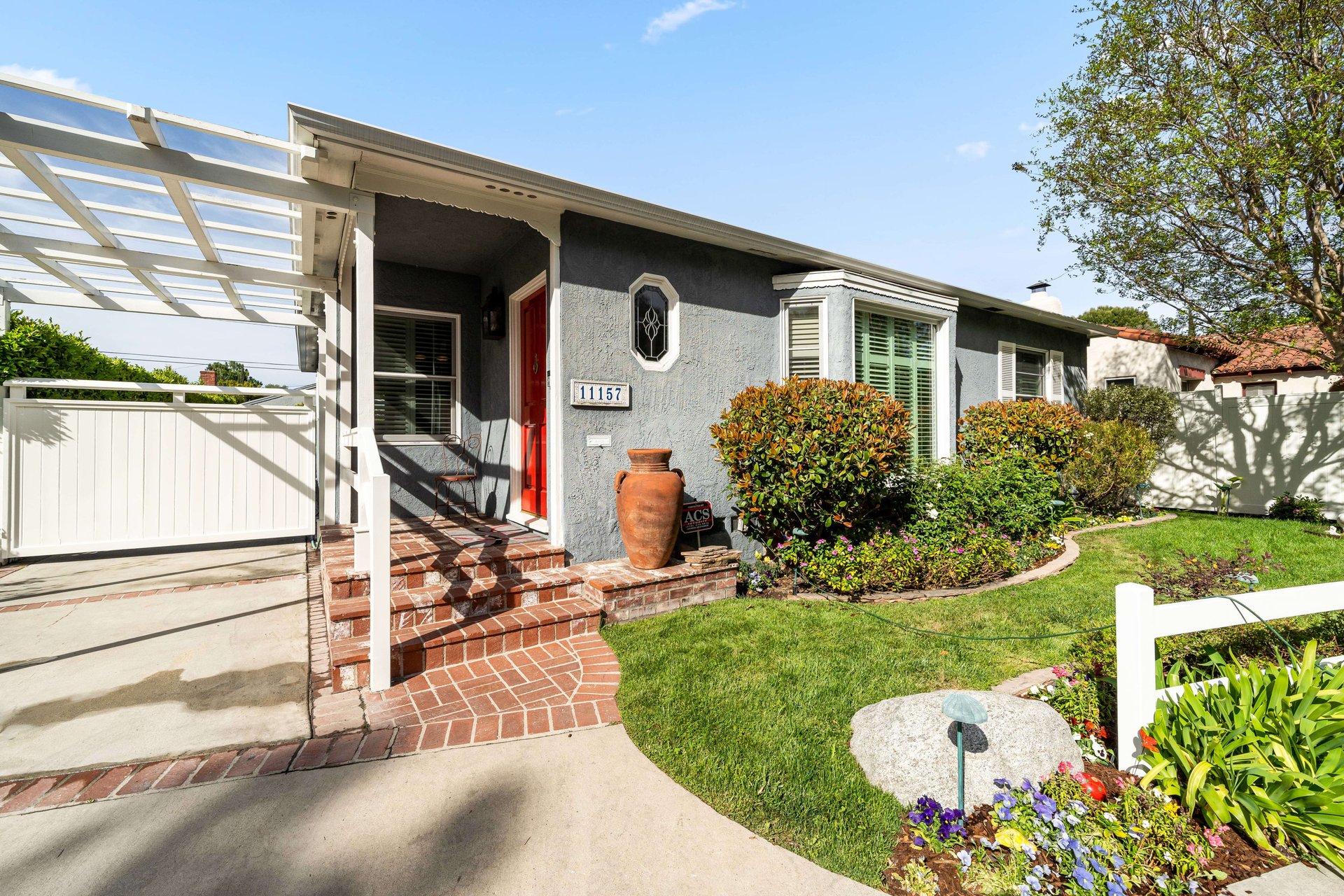 11157 Sarah St, Toluca Lake