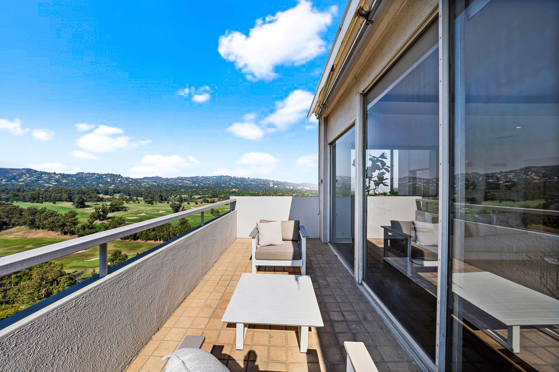 The Comstock #PHA, Wilshire Corridor