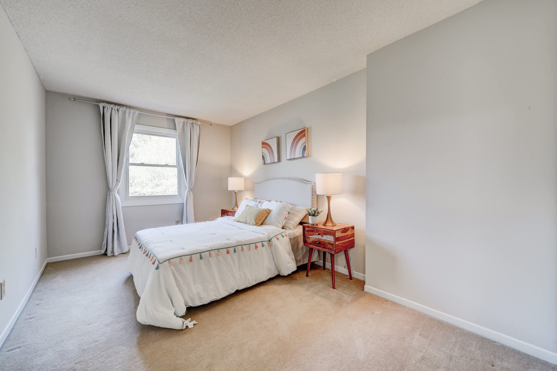 1087 Runnymead Cres
