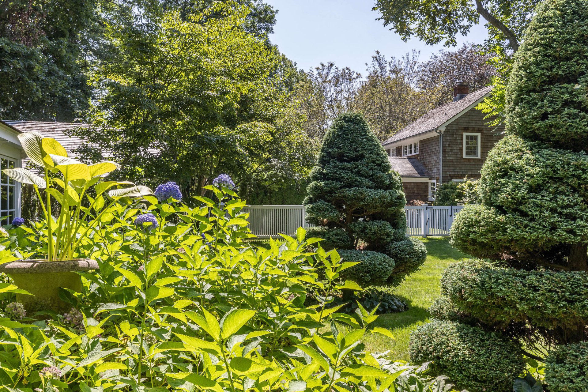 Bridghampton Village South Designer-Renovated Shingled Cottage