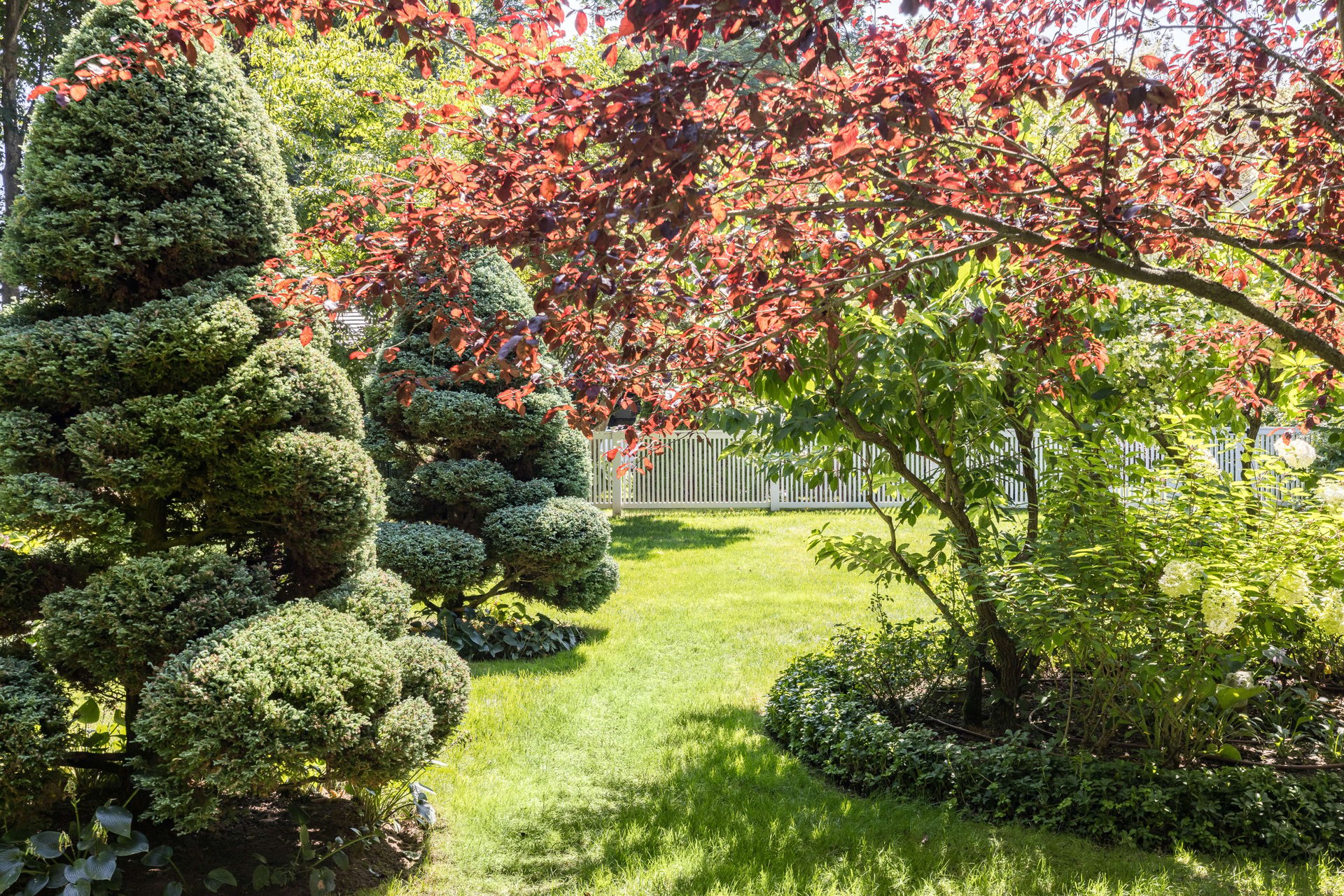 Bridghampton Village South Designer-Renovated Shingled Cottage