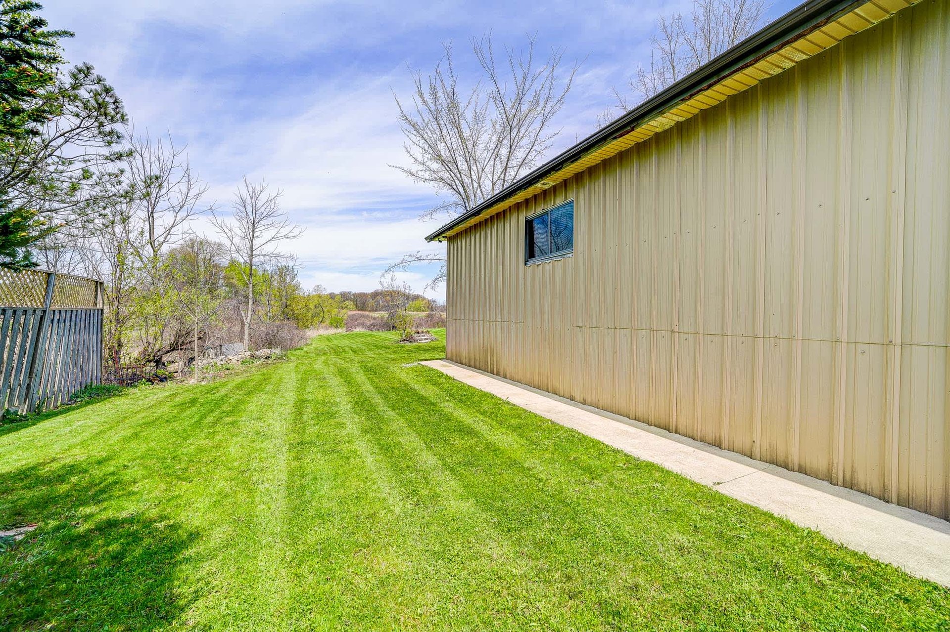7364 Dickenson Rd E
