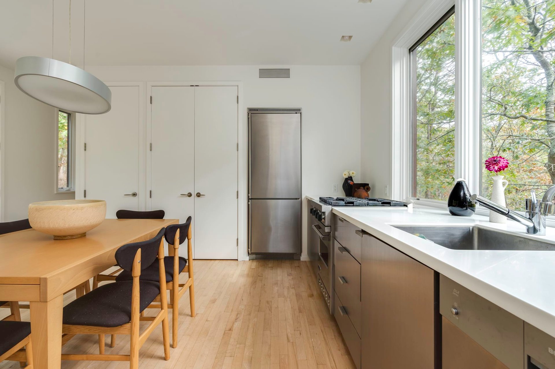 "The Modern Treehouse" in Water Mill, Stunning Design with Room to Expand