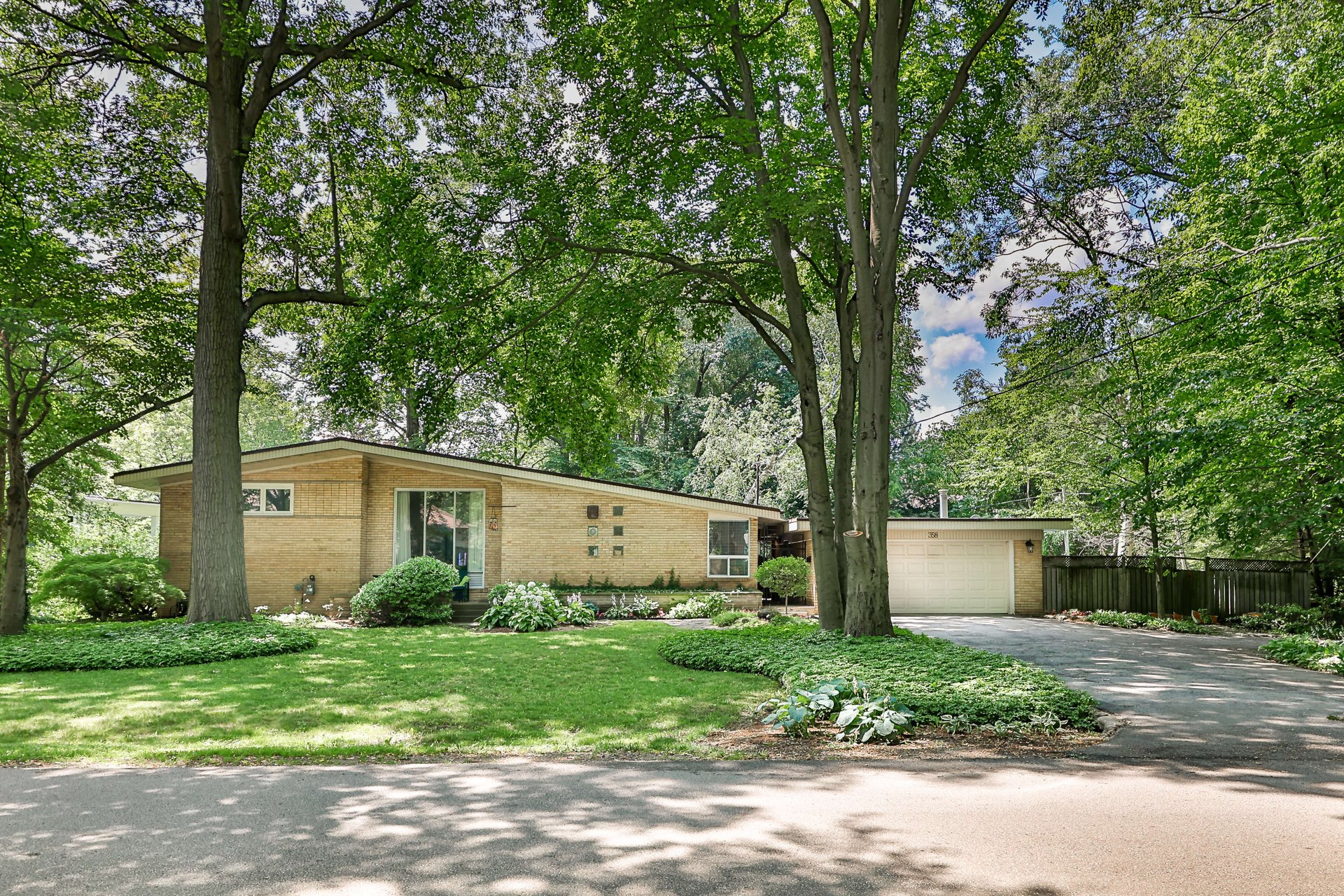 358 Pinehurst Drive, Oakville