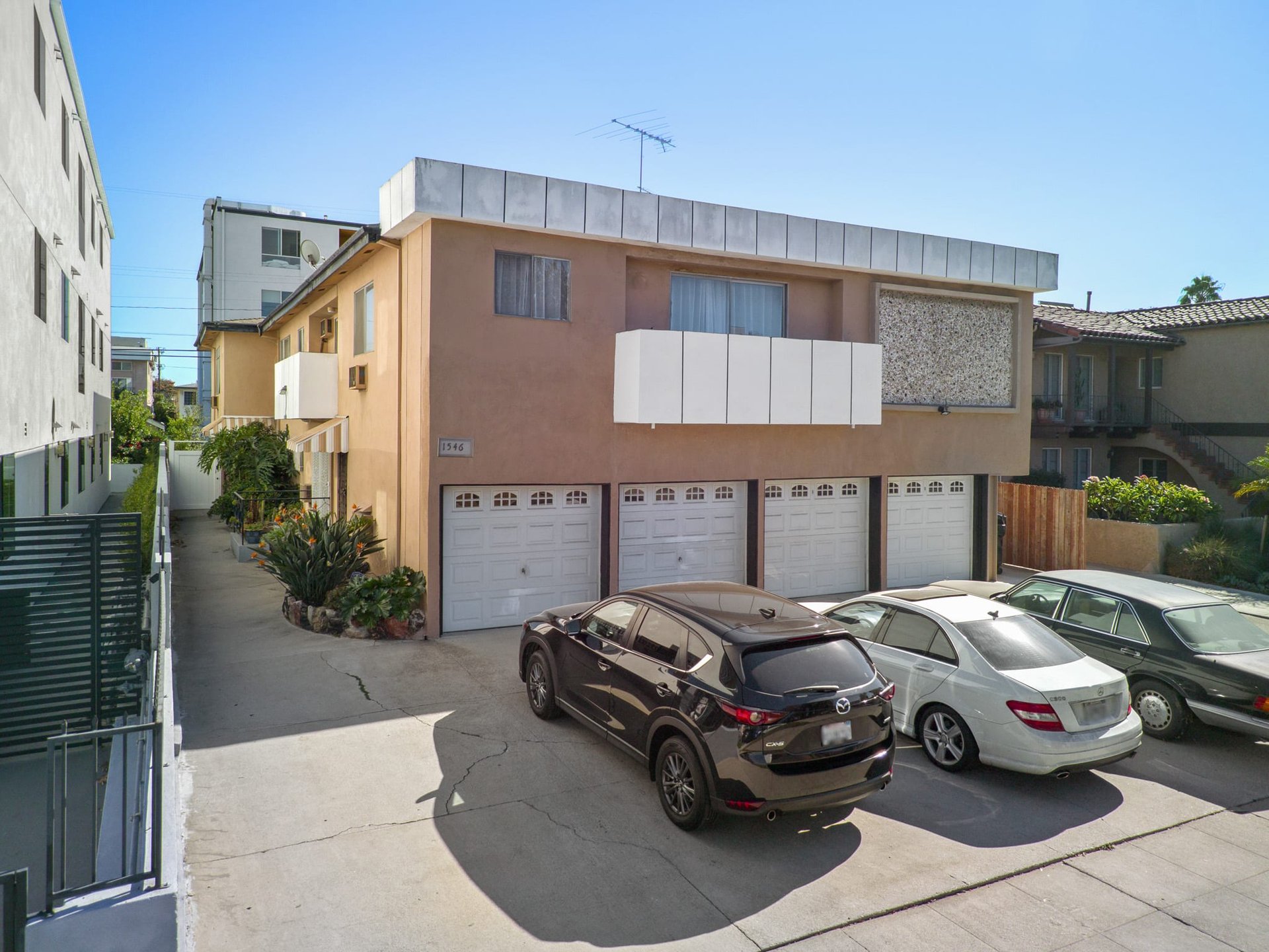 Classic Mid-Century 5-Unit Apartment Building near Beverly Hills