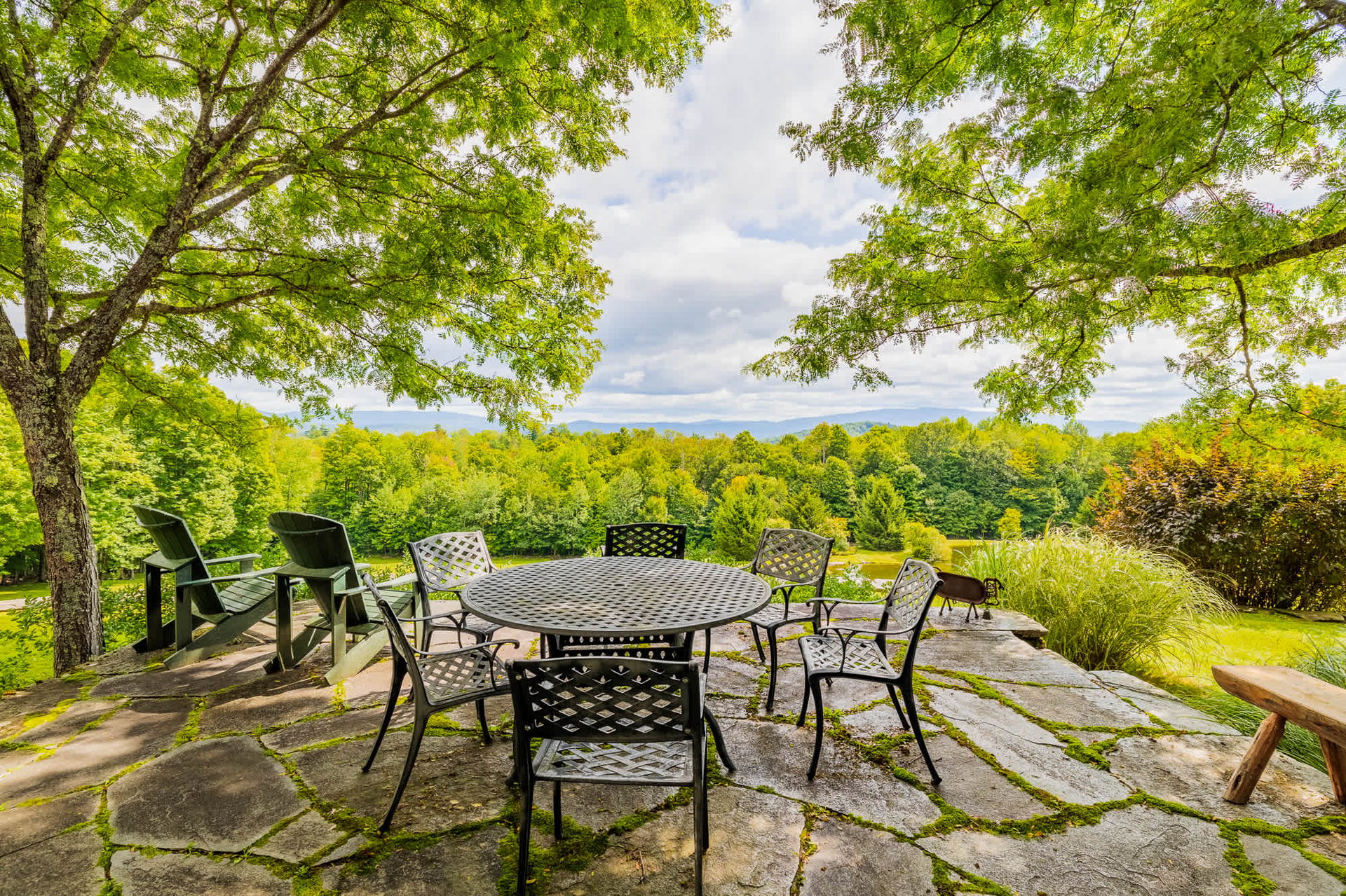 Exclusive Mountain Log Home - Monthly Rental Avail.
