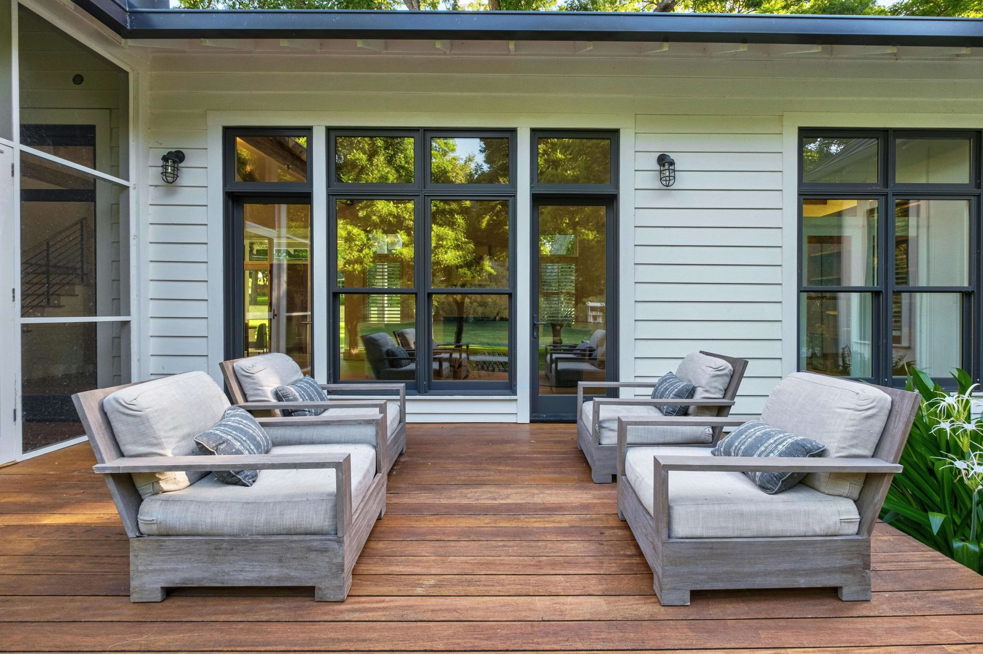 3120 Edgewater Drive
