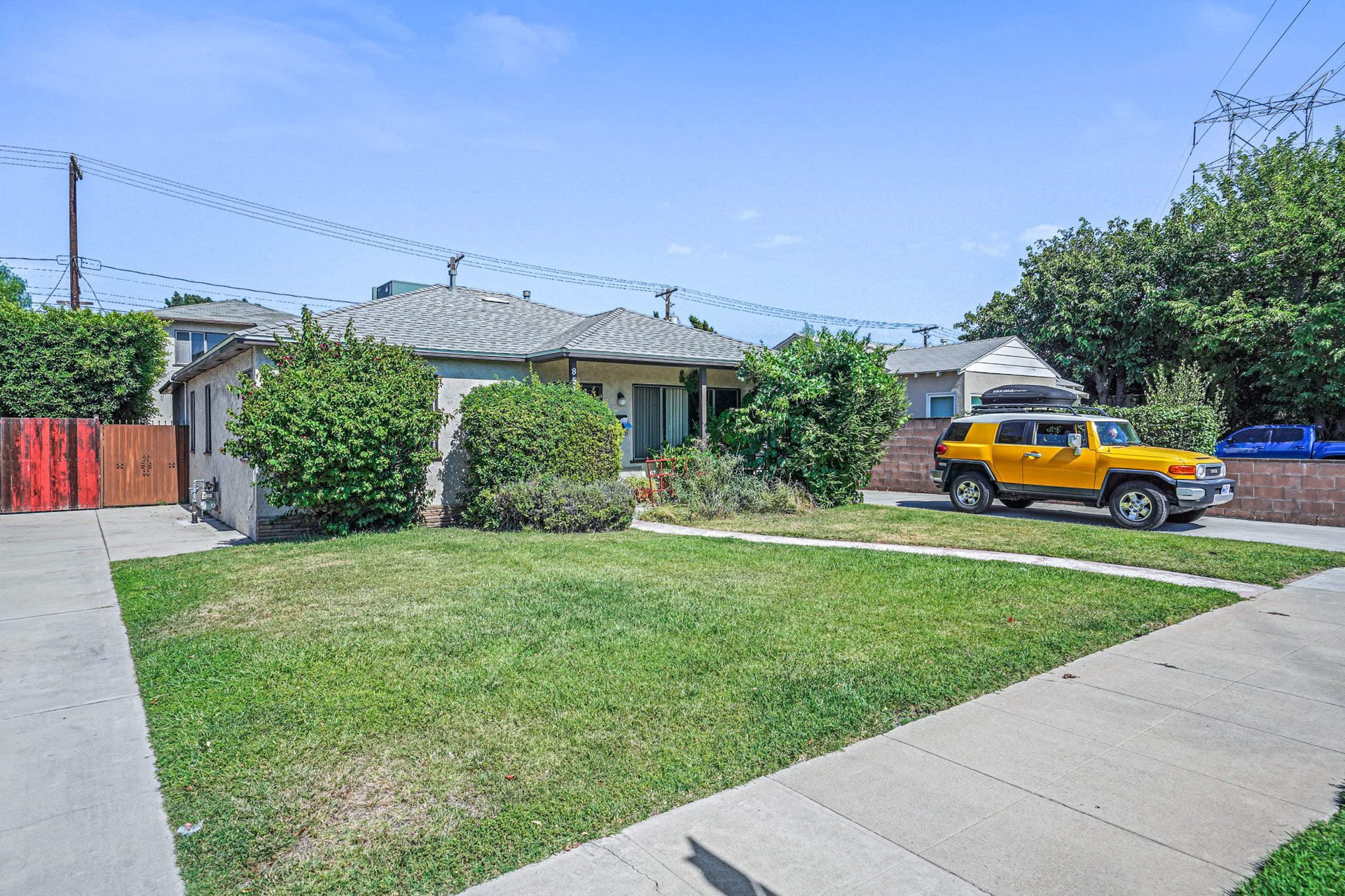 Rare opportunity to own a Garden-style 3 Unit Income Property in highly-sought Magnolia Park Burbank!