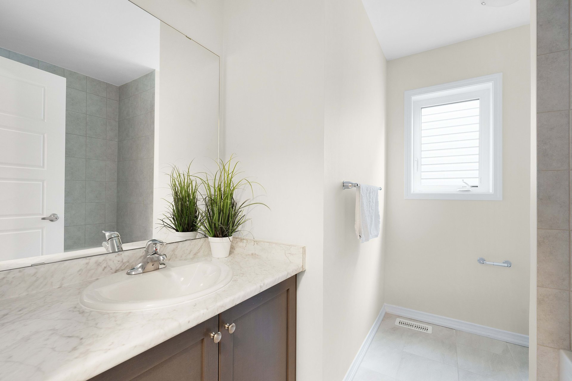 63 Esther Cres