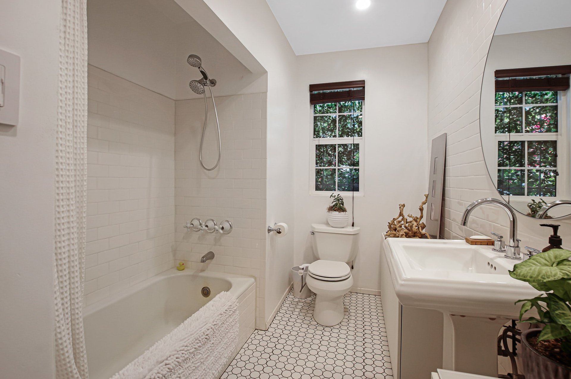 BREATHTAKING RESTORATION & RE-IMAGINED TRADITIONAL HOME IN MIRACLE MILE