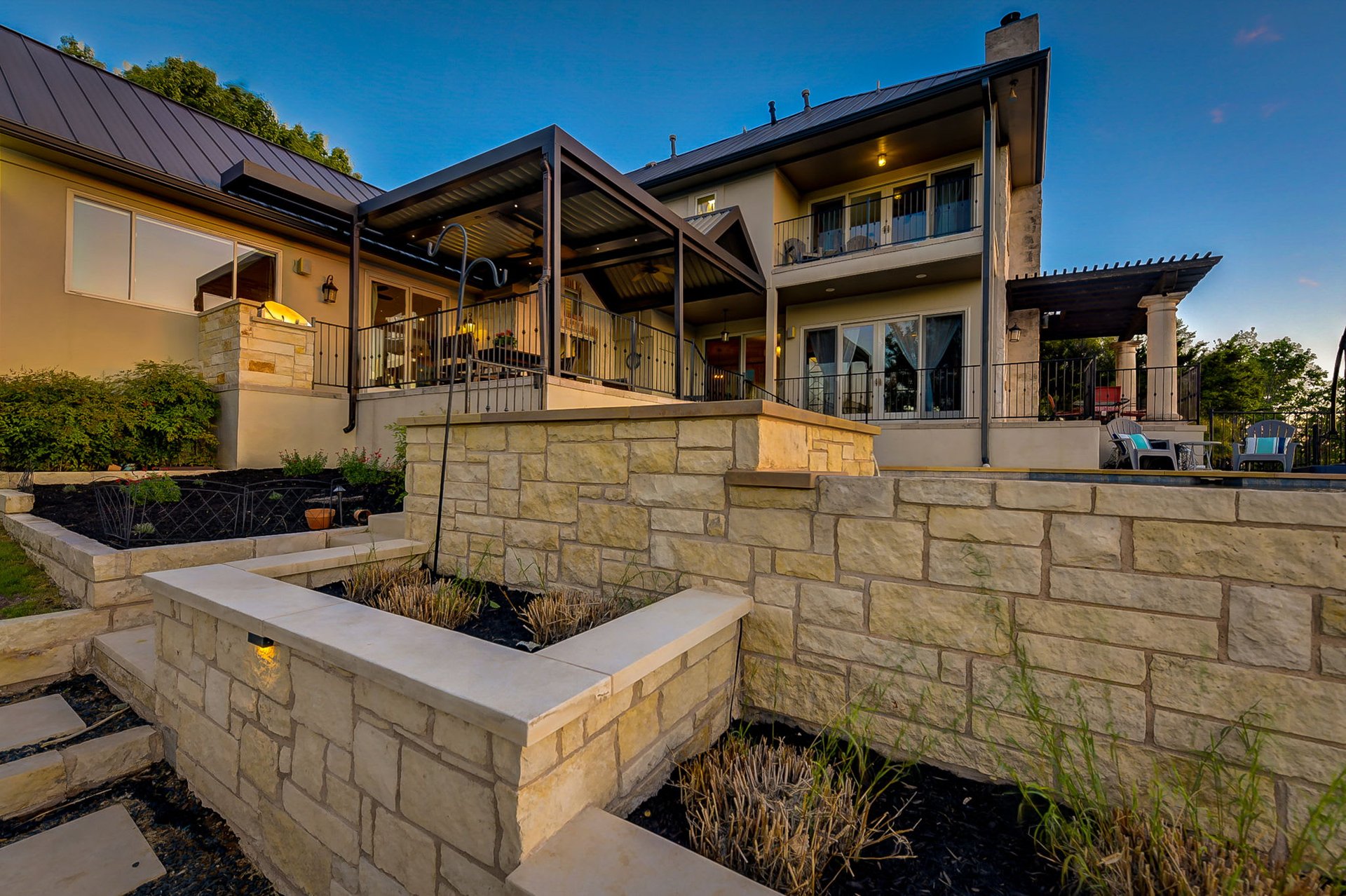 Hill Country Paradise: Luxurious 4/3 Home with Heated Pool/Spa and Spectacular Sunset Views in River Place!