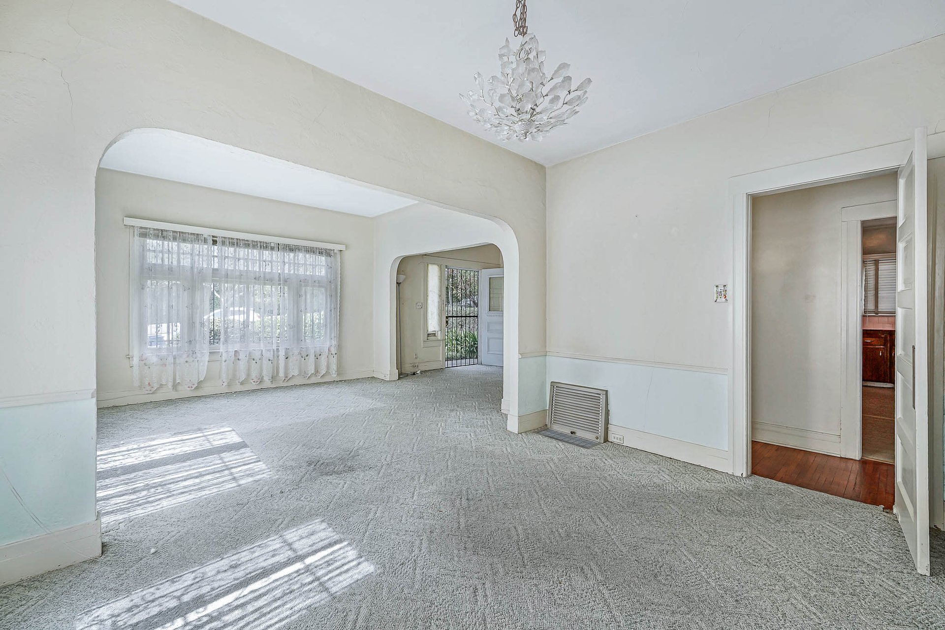 Mid-City duplex is calling on investors and owner occupiers!!