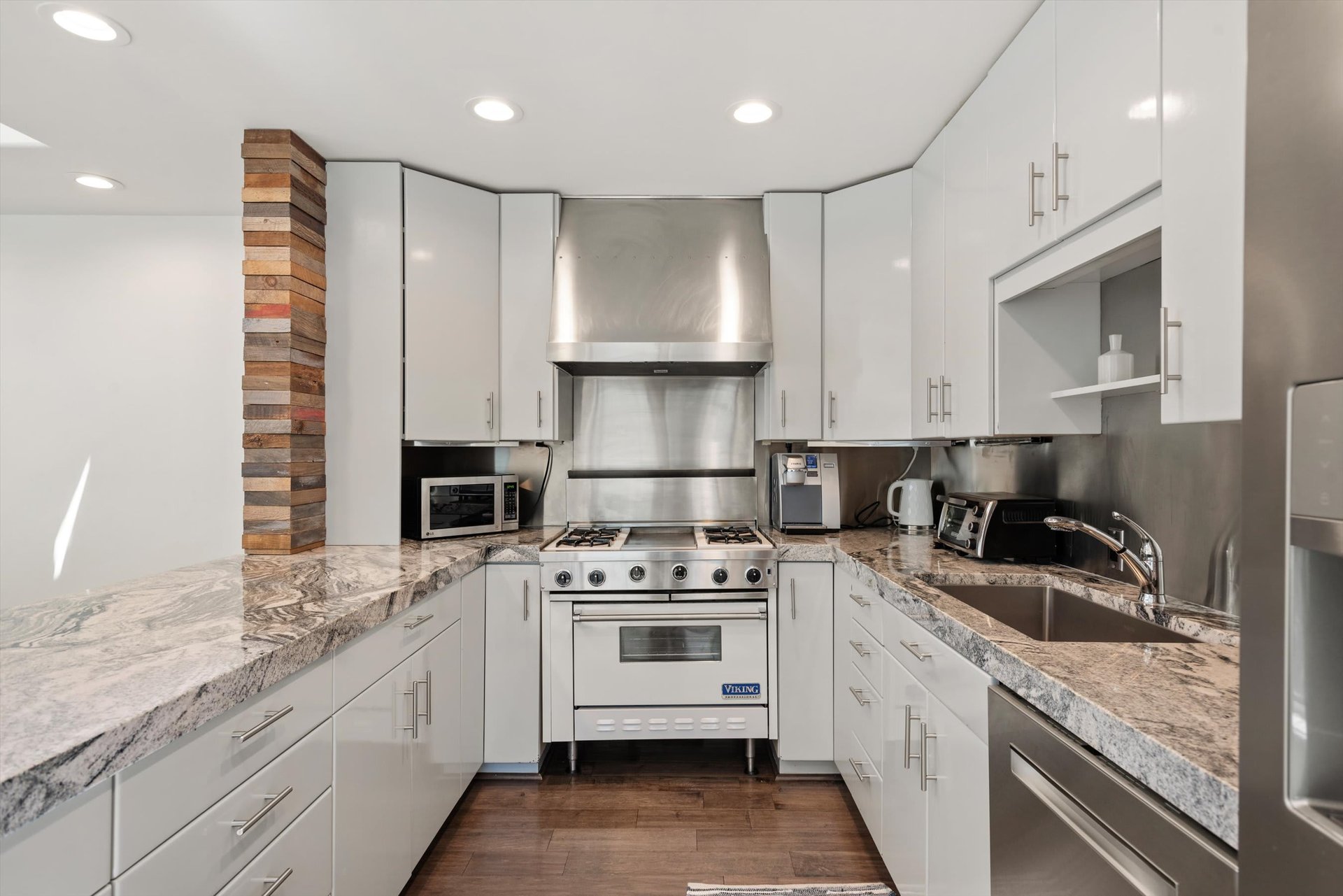 Perfect Aspen Retreat with Mountain Views and Walkable Convenience