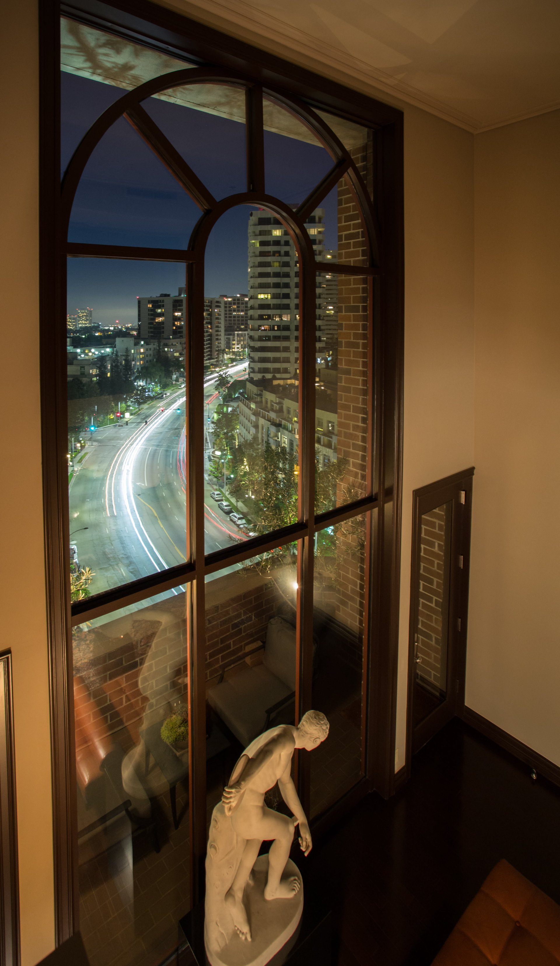 Wilshire Thayer #1102, Wilshire Corridor
