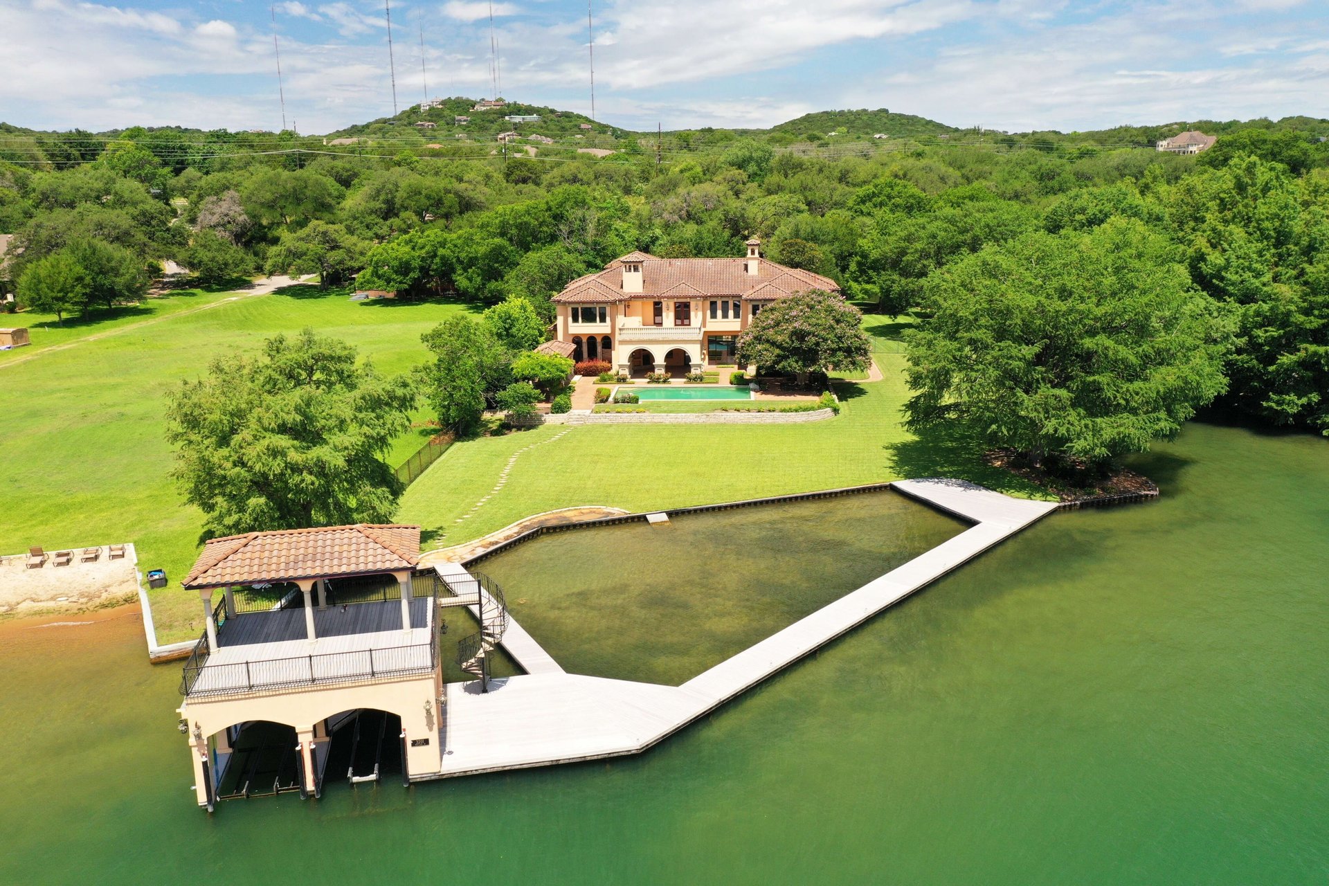 3201 Westlake Drive