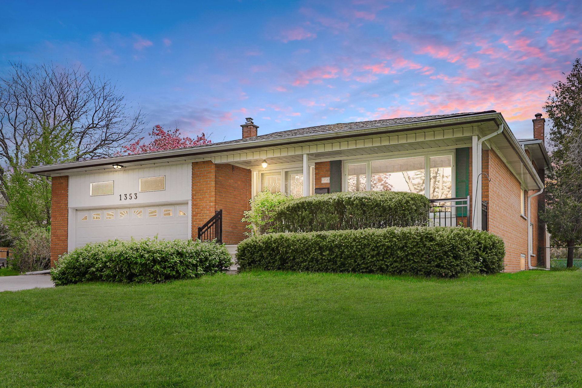 1353 Crestdale Rd