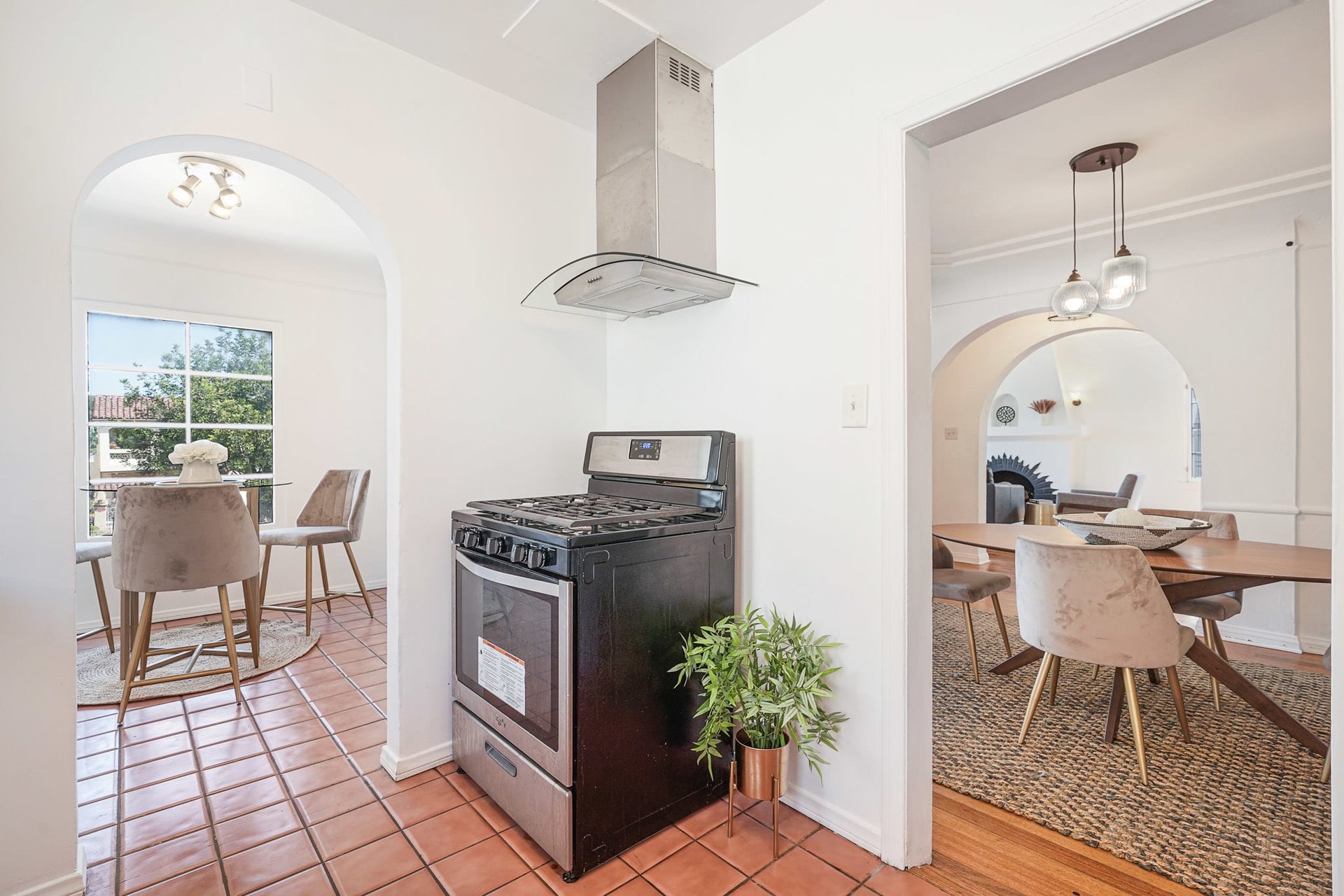 Beautiful Spanish Trophy Duplex in Wilshire Vista