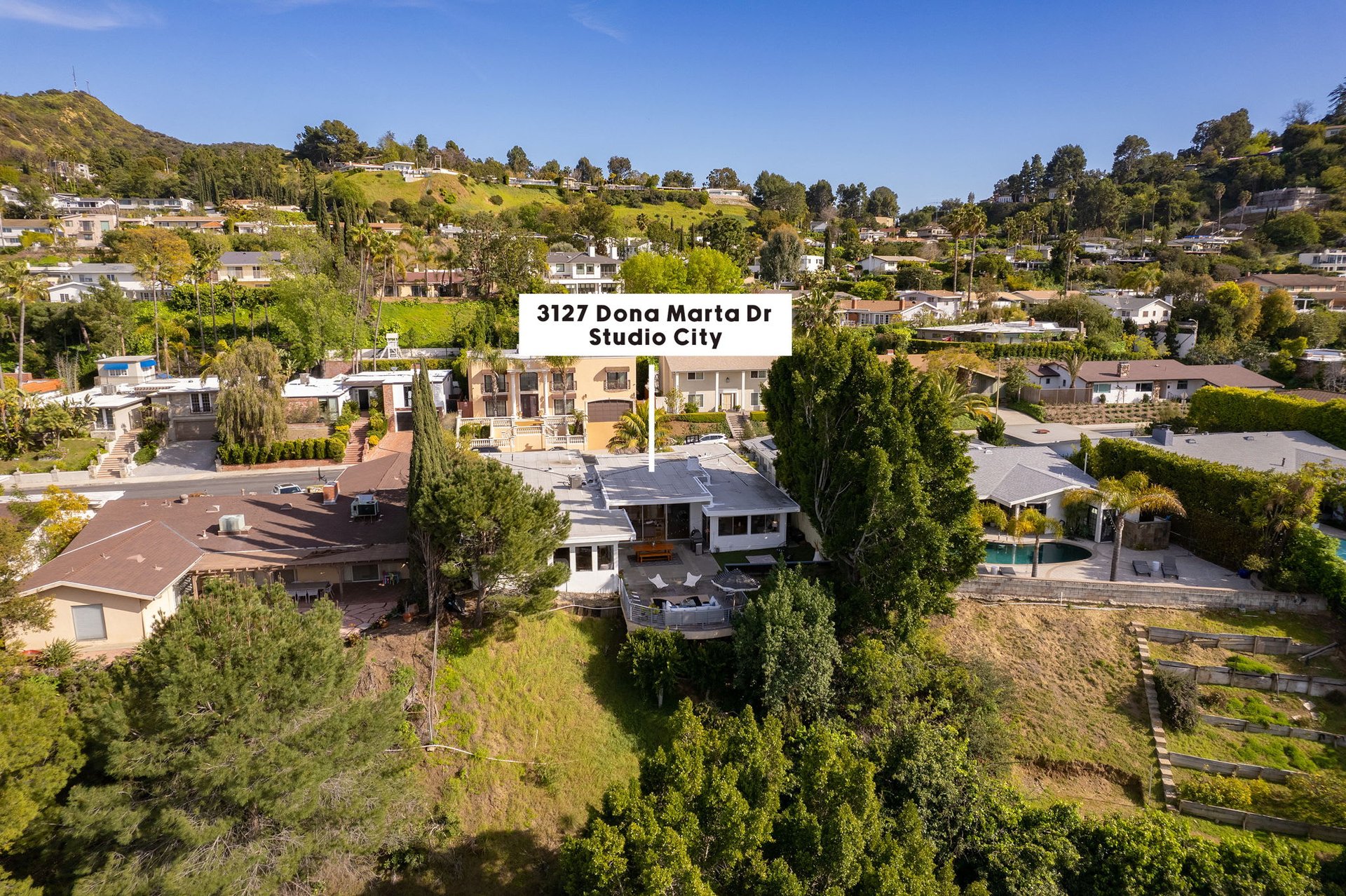 deLIGHTfull Mid Century in the Studio City "Donas"