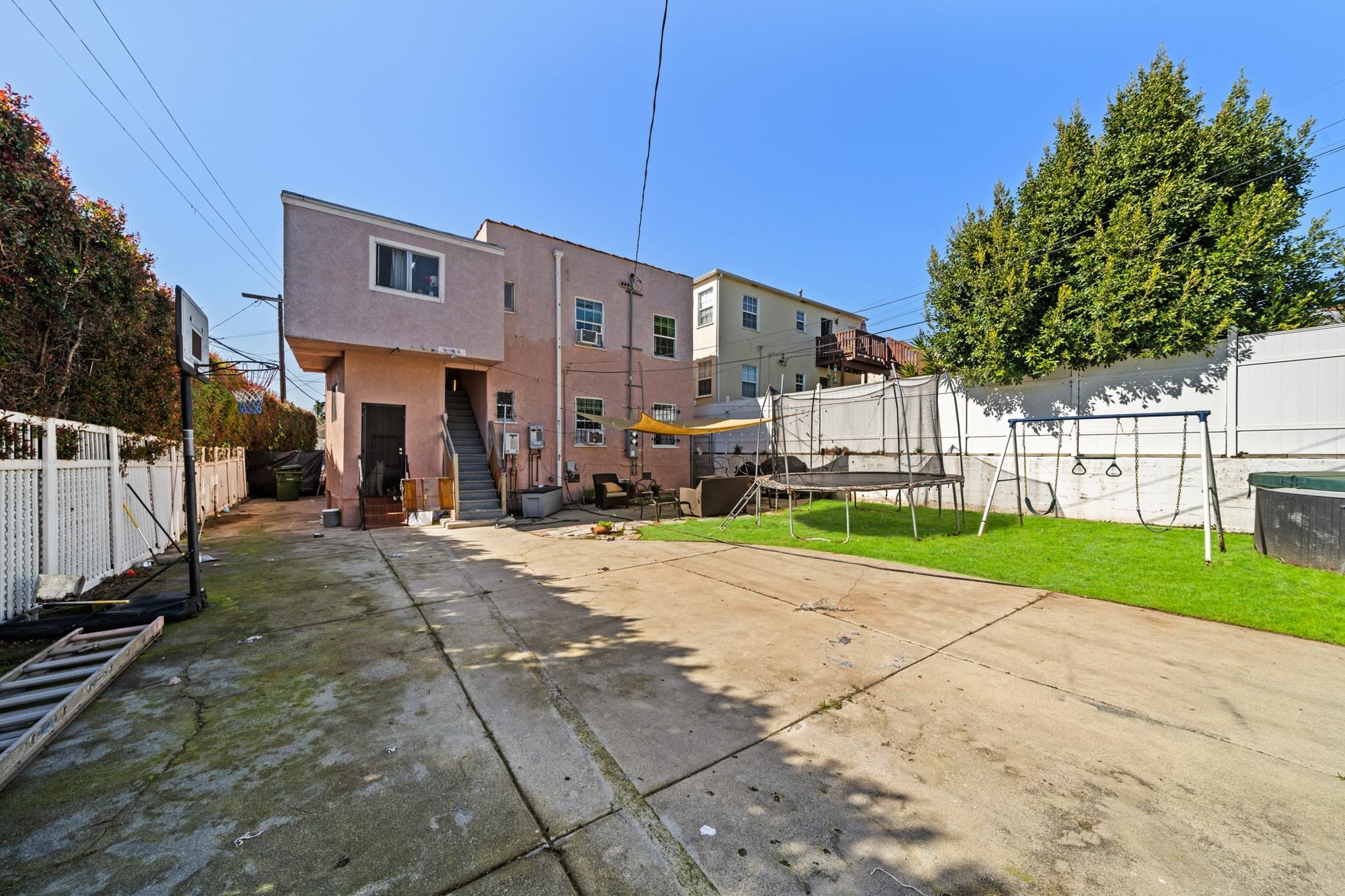 Wonderful Pride-of-Ownership Spanish 2-Story Duplex in Longwood Highlands