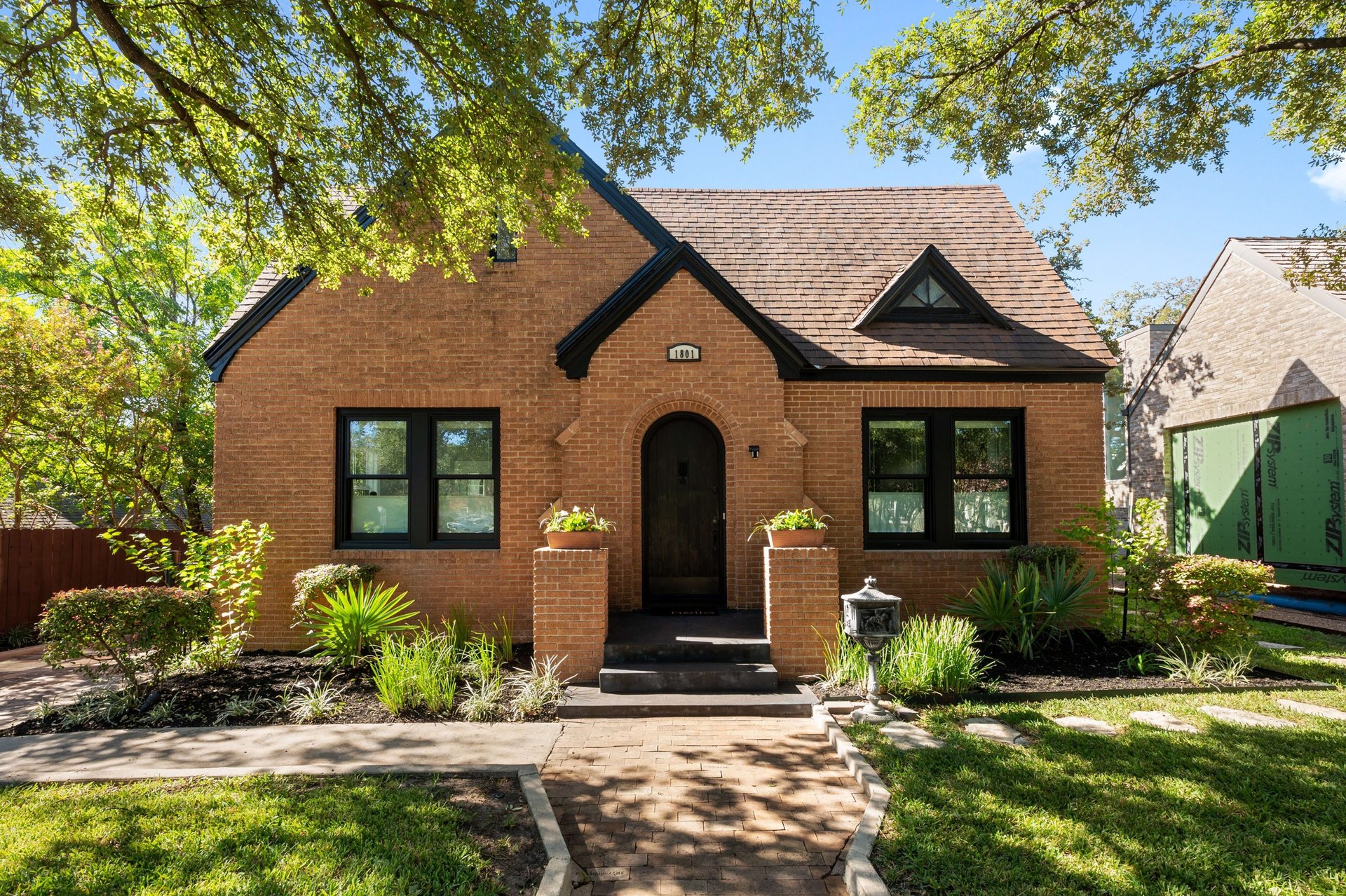 1801 Palma Plaza