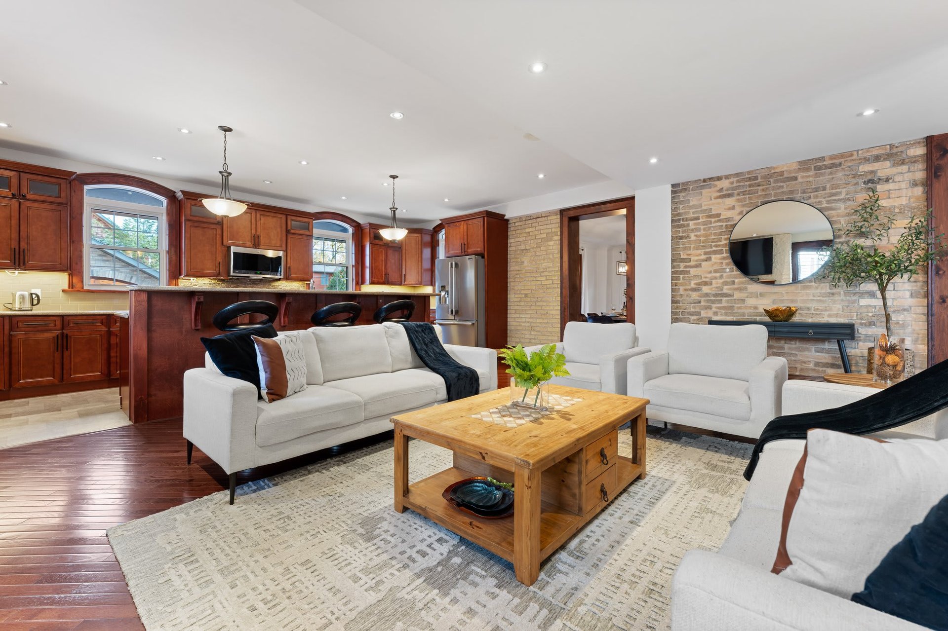 64 Avondale Avenue South, Waterloo