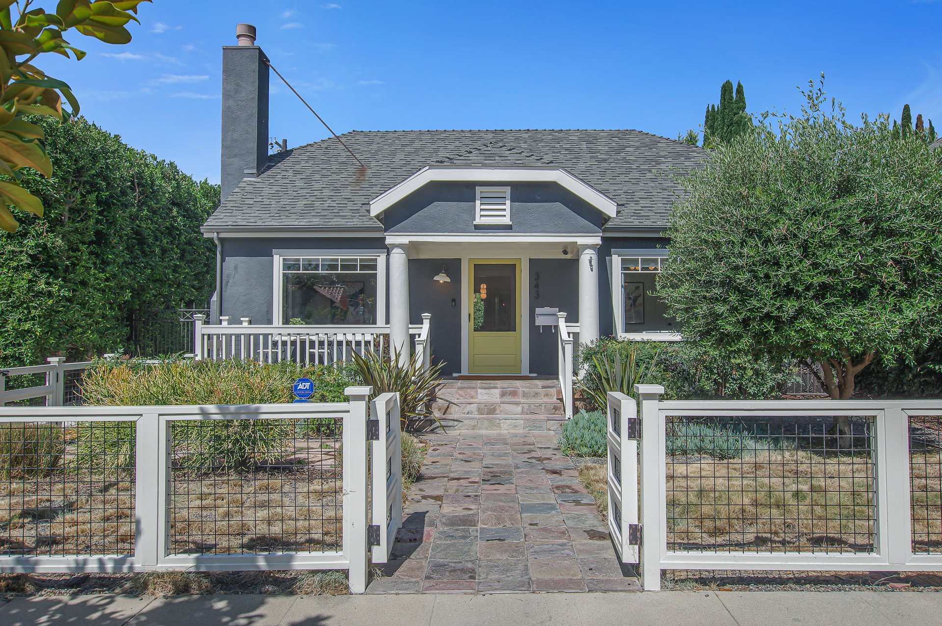 BEAUTIFUL & BRIGHT circa-1920's Craftsman "Cal-Bungalow" Home in Larchmont Village.