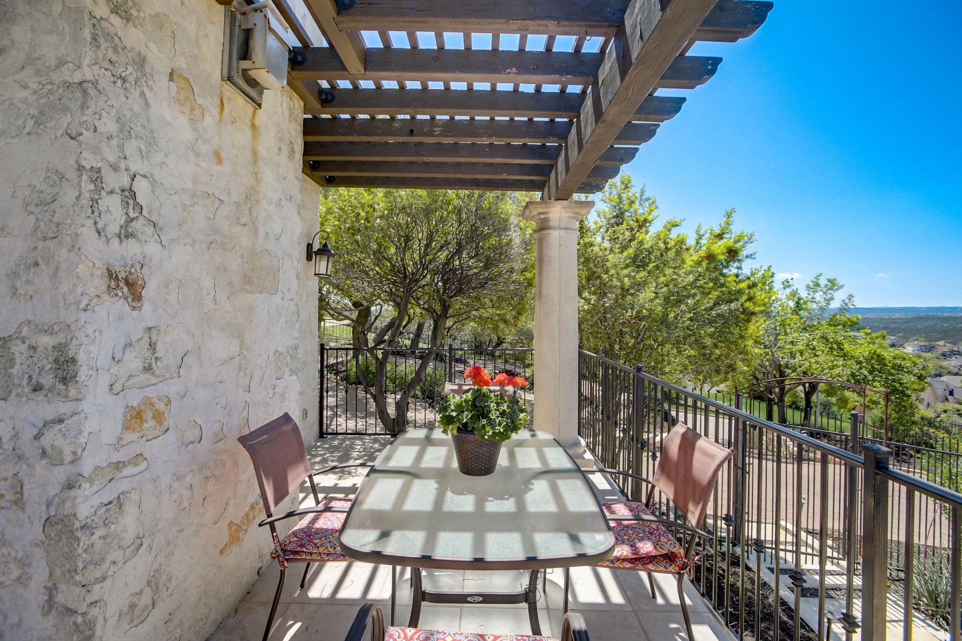 Hill Country Paradise: Luxurious 4/3 Home with Heated Pool/Spa and Spectacular Sunset Views in River Place!