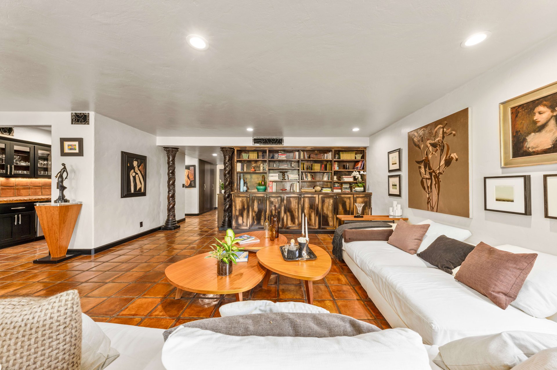 The Comstock #4E, Wilshire Corridor