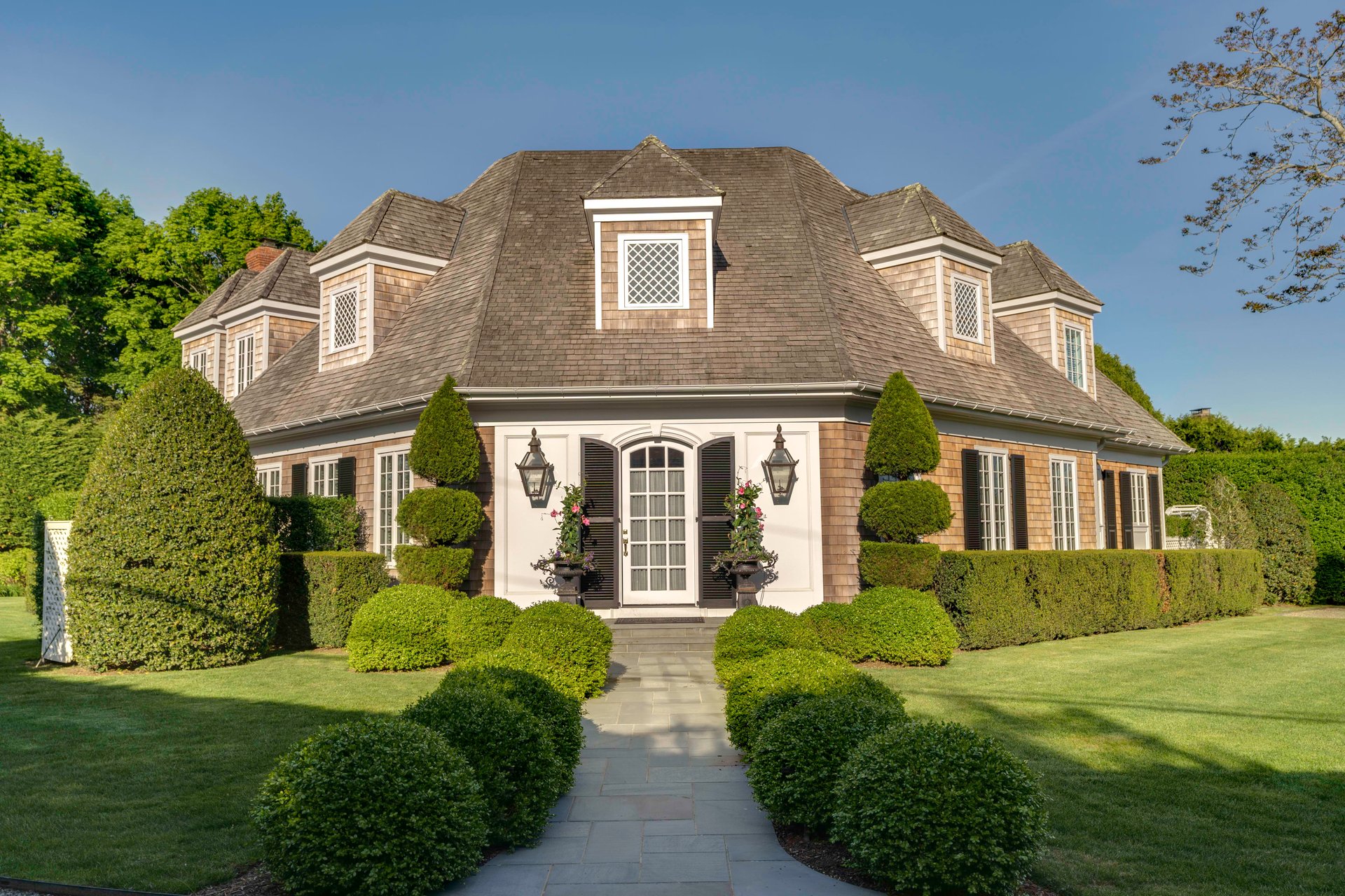 Furnished Designer Luxury Cottage in a Historic Waterfront Neighborhood