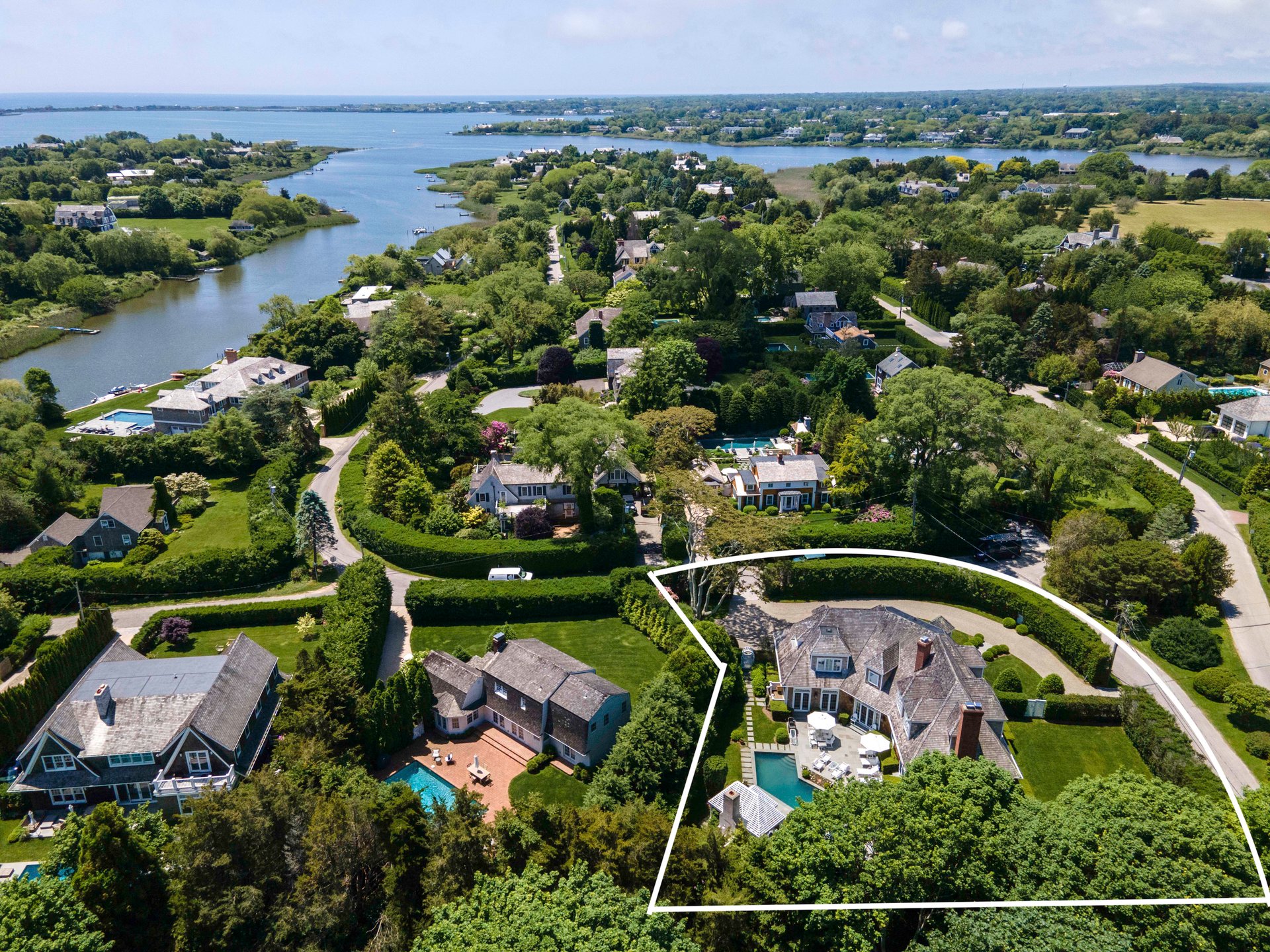 Furnished Designer Luxury Cottage in a Historic Waterfront Neighborhood