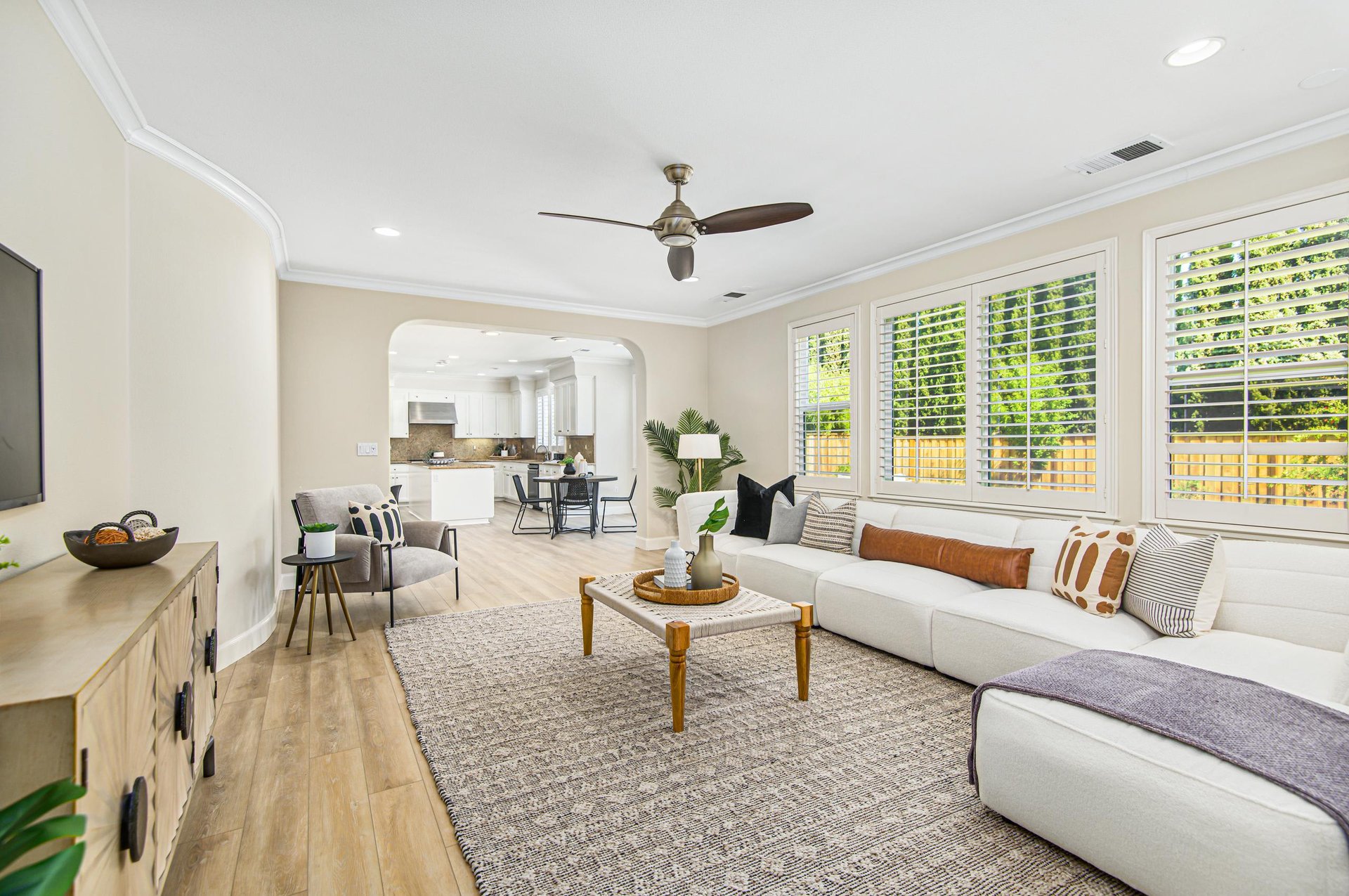 2112 Laguna Creek Lane