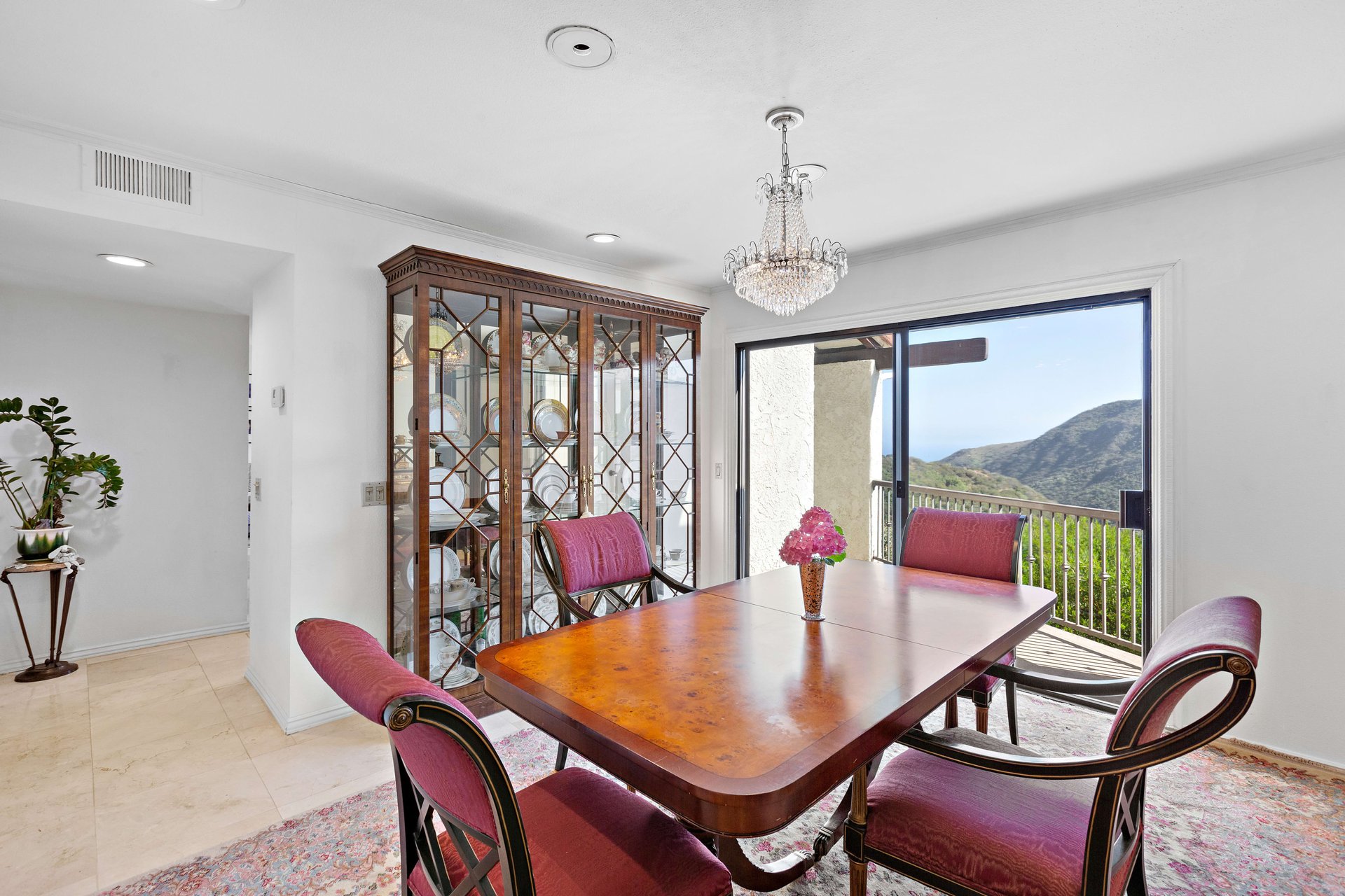 1916 Palisades Dr