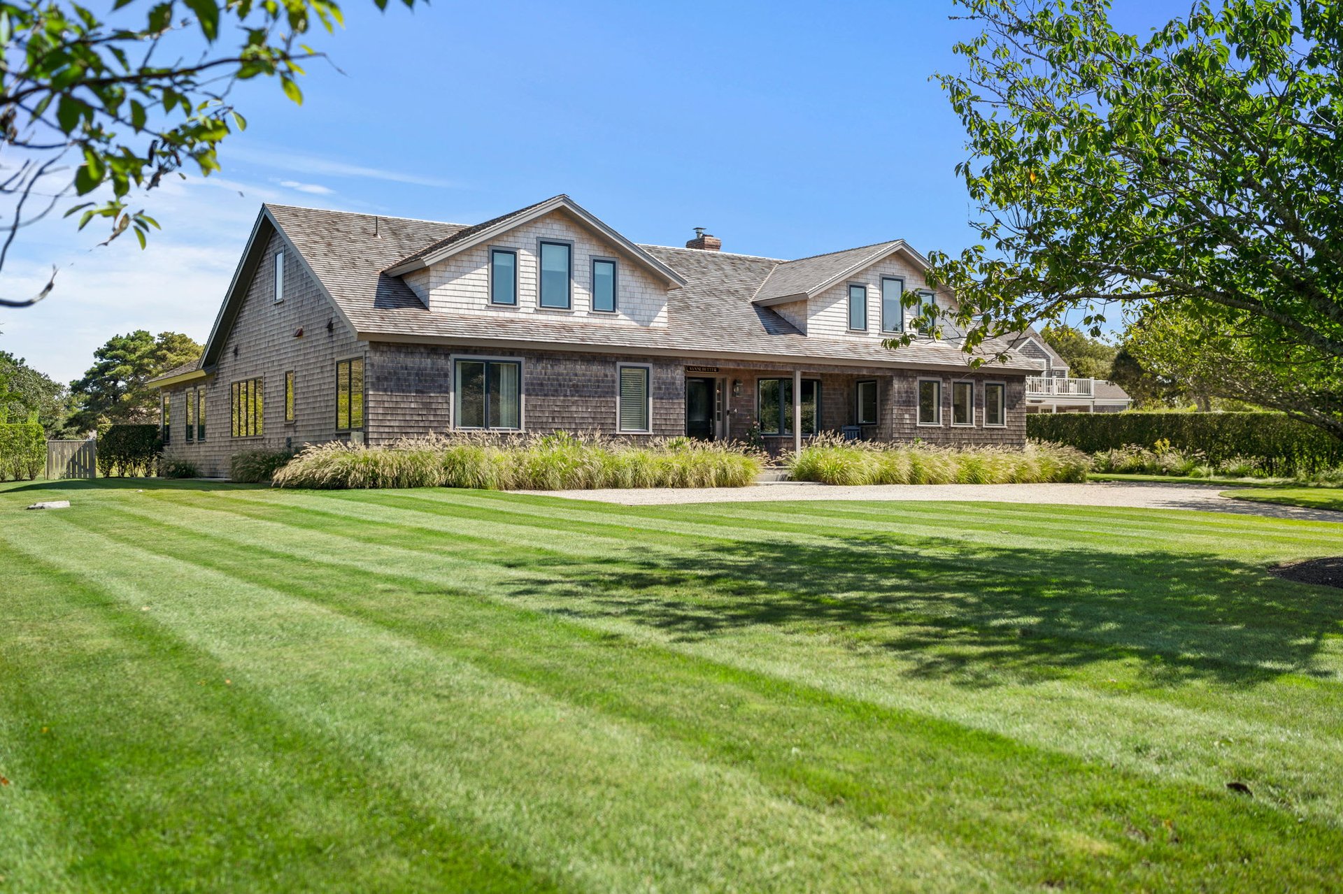 4 Moors End Ln