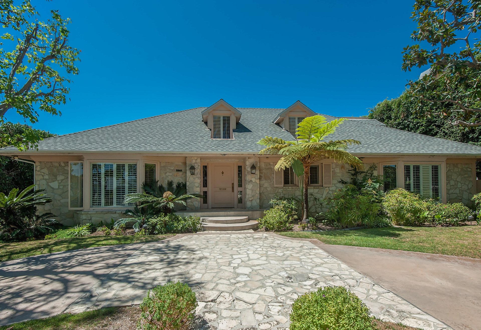 713 Foothill Road