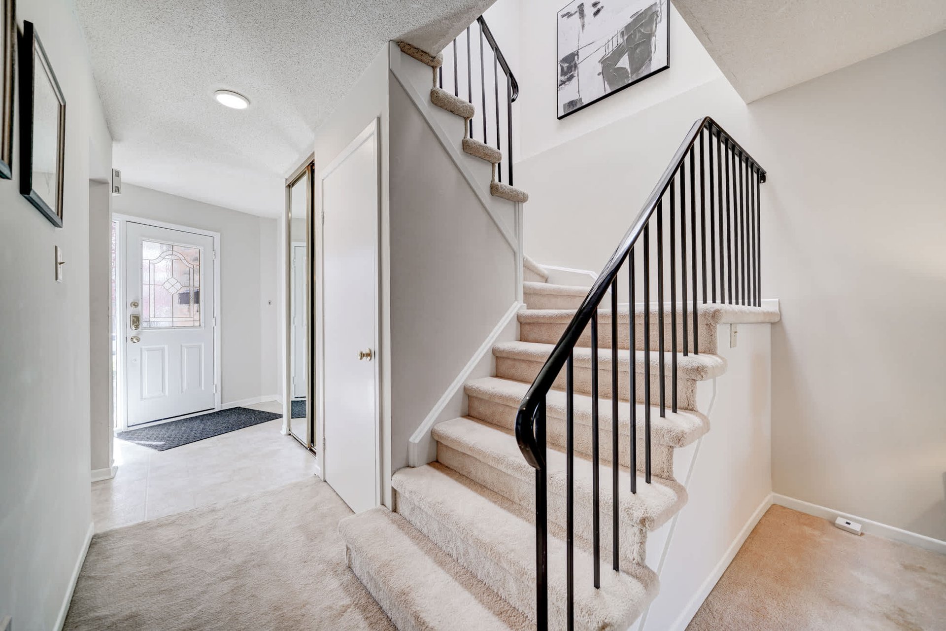 1087 Runnymead Cres