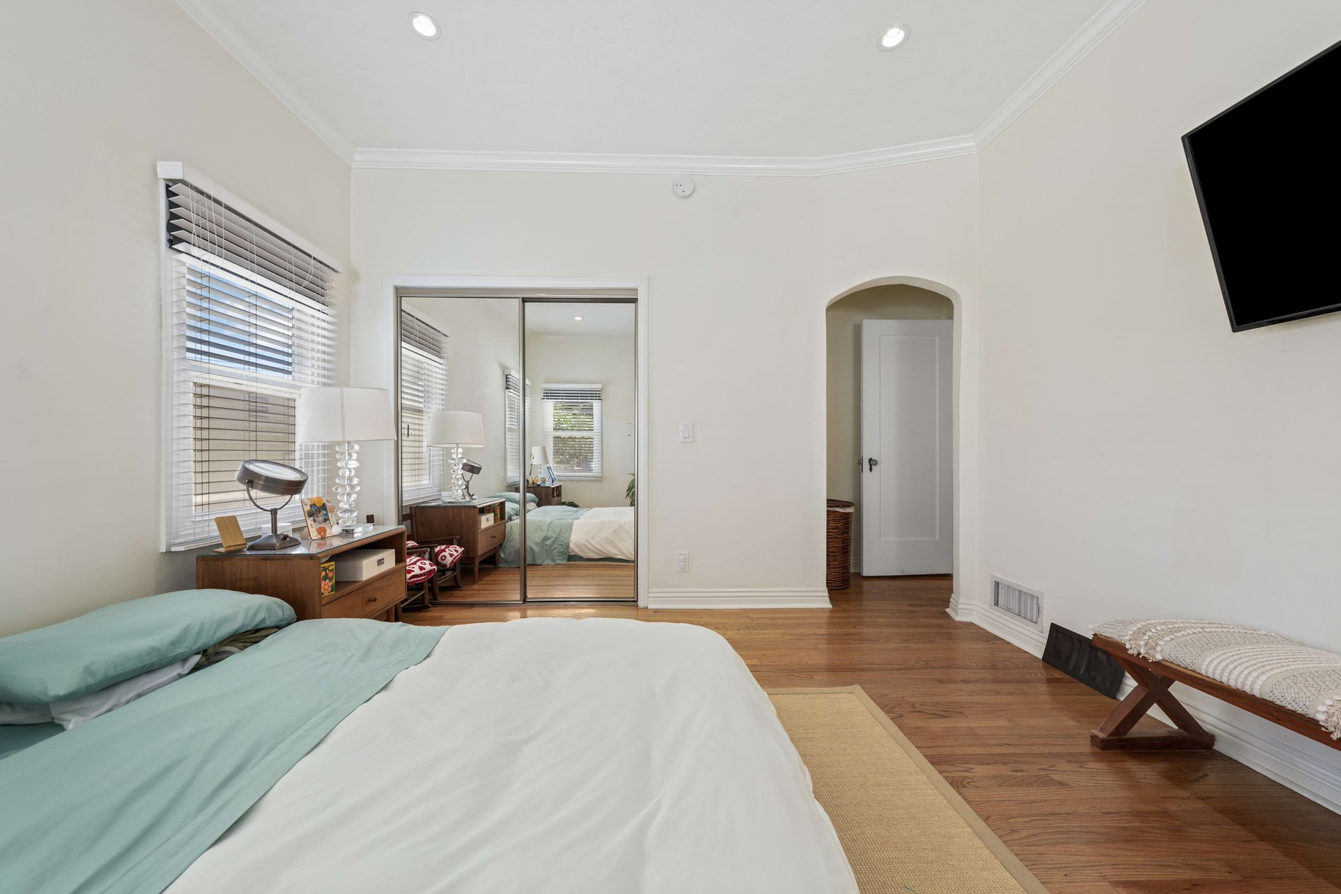 162 N Swall Dr, Beverly Hills