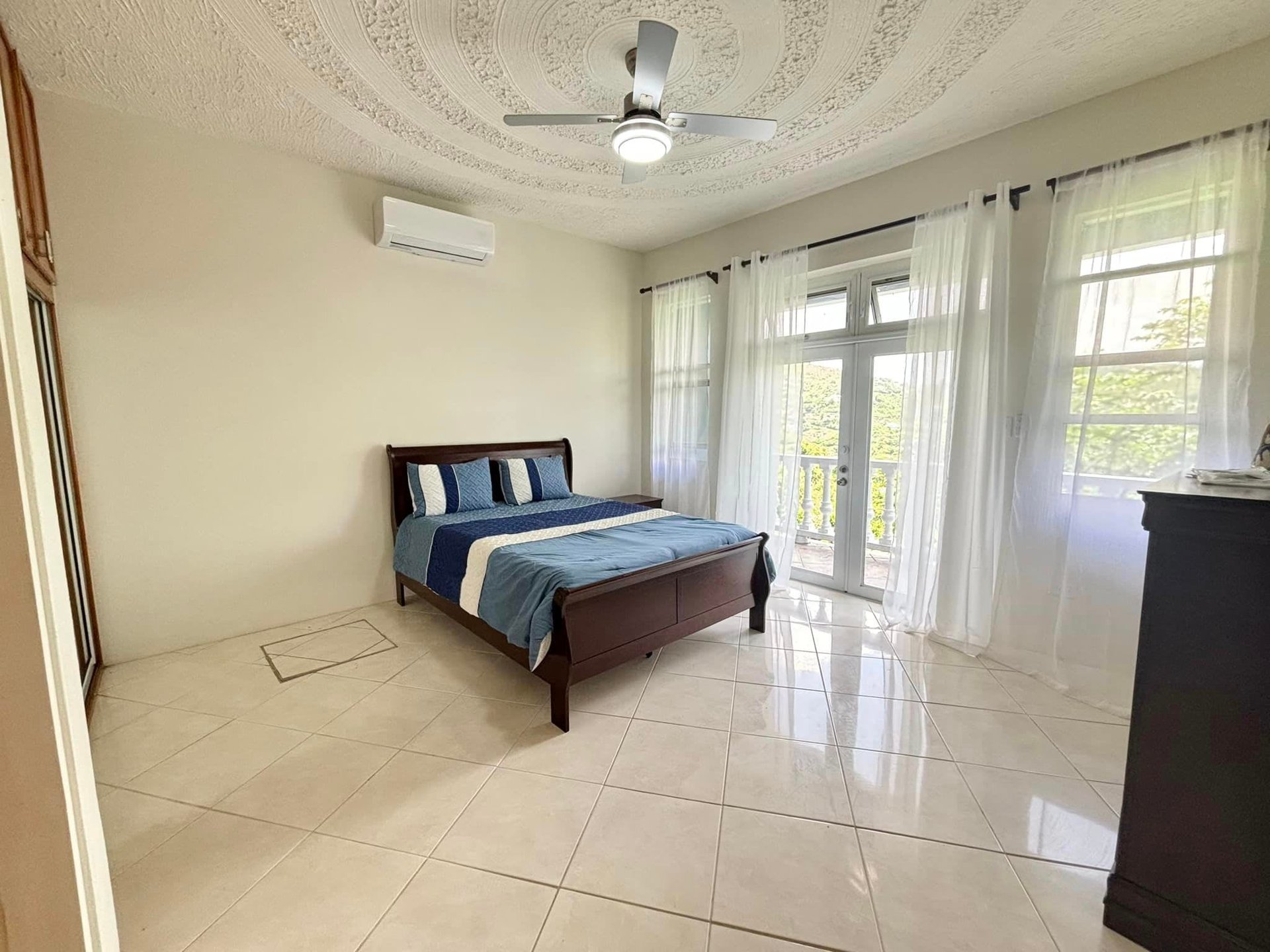 955 Diamond Estate 2 Bedroom Apartment
