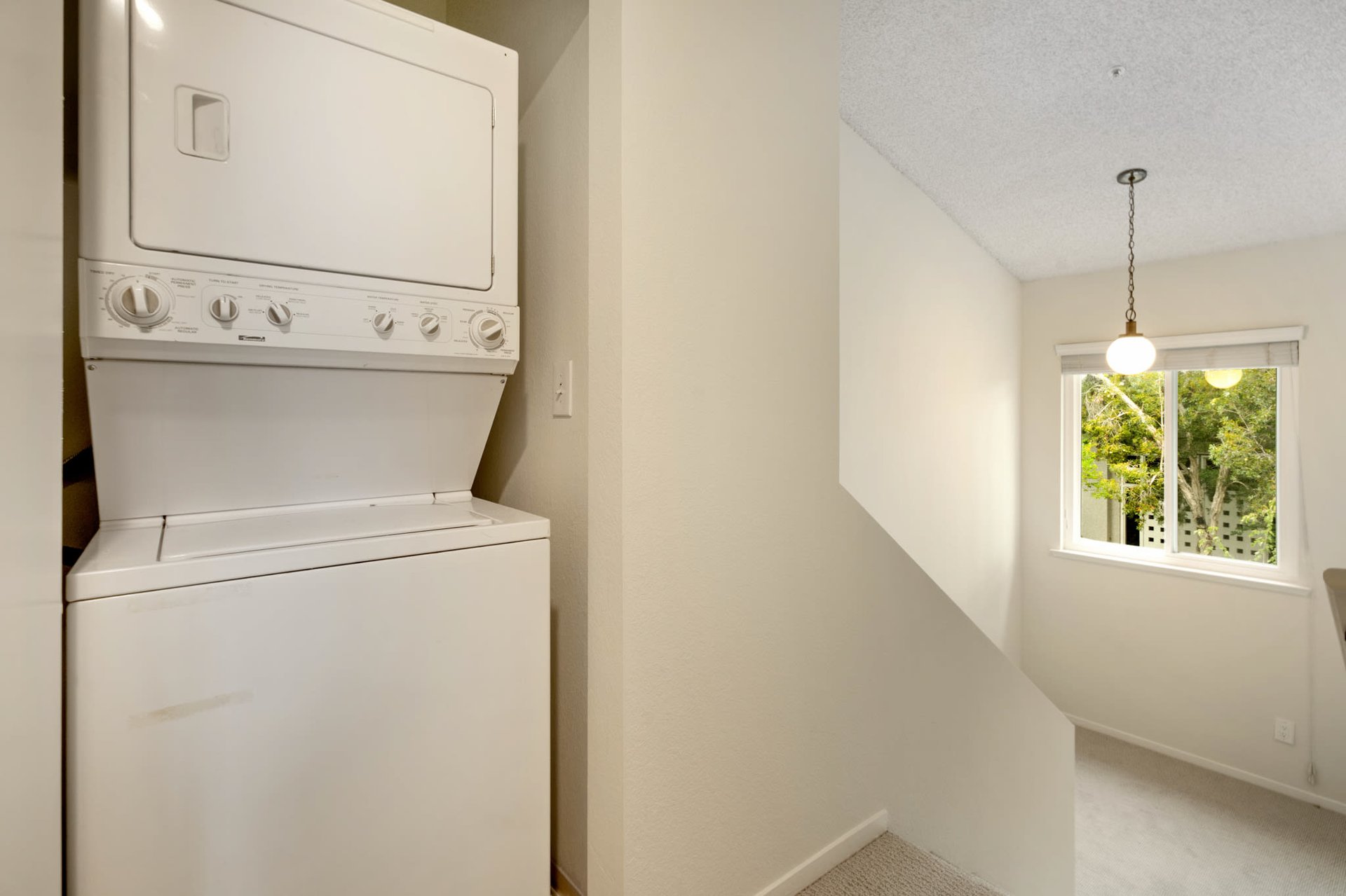 18 East Court Ln, Foster City, CA 94404