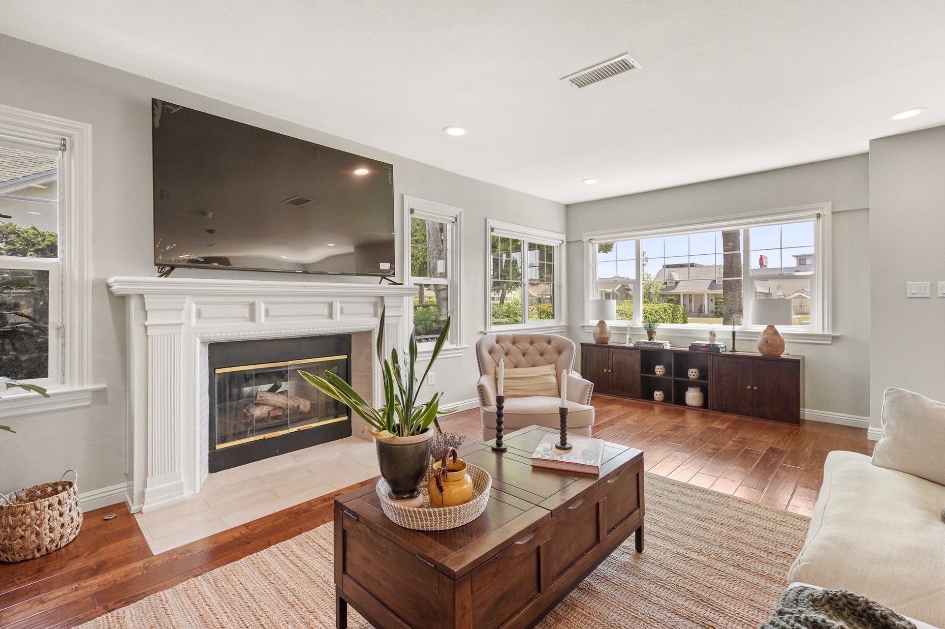 Beautifully Remodeled Home with HUGE Grassy Yard in Oxford Square