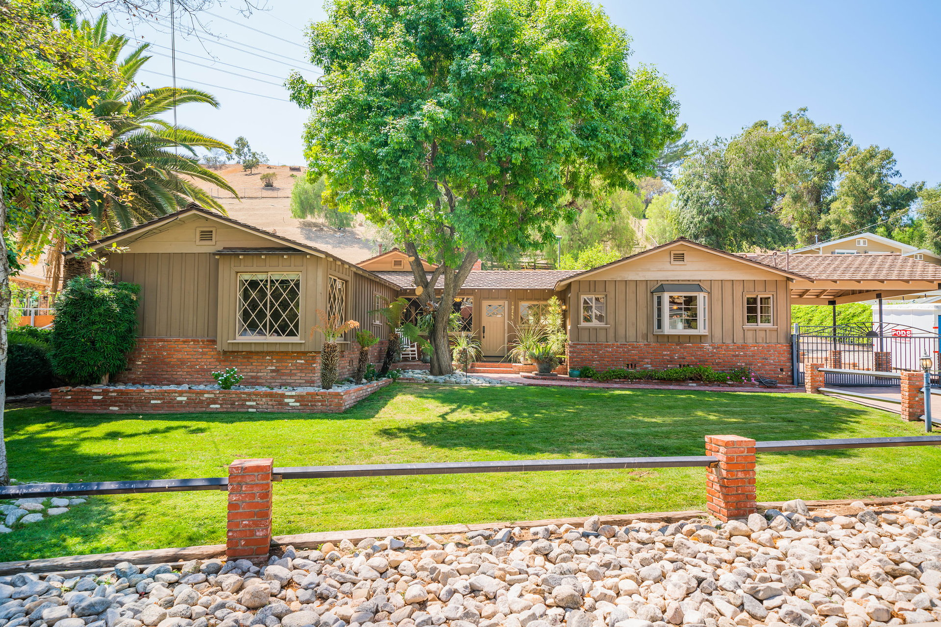 A Lil Bit O' Country in Shadow Hills * SOLD at full price